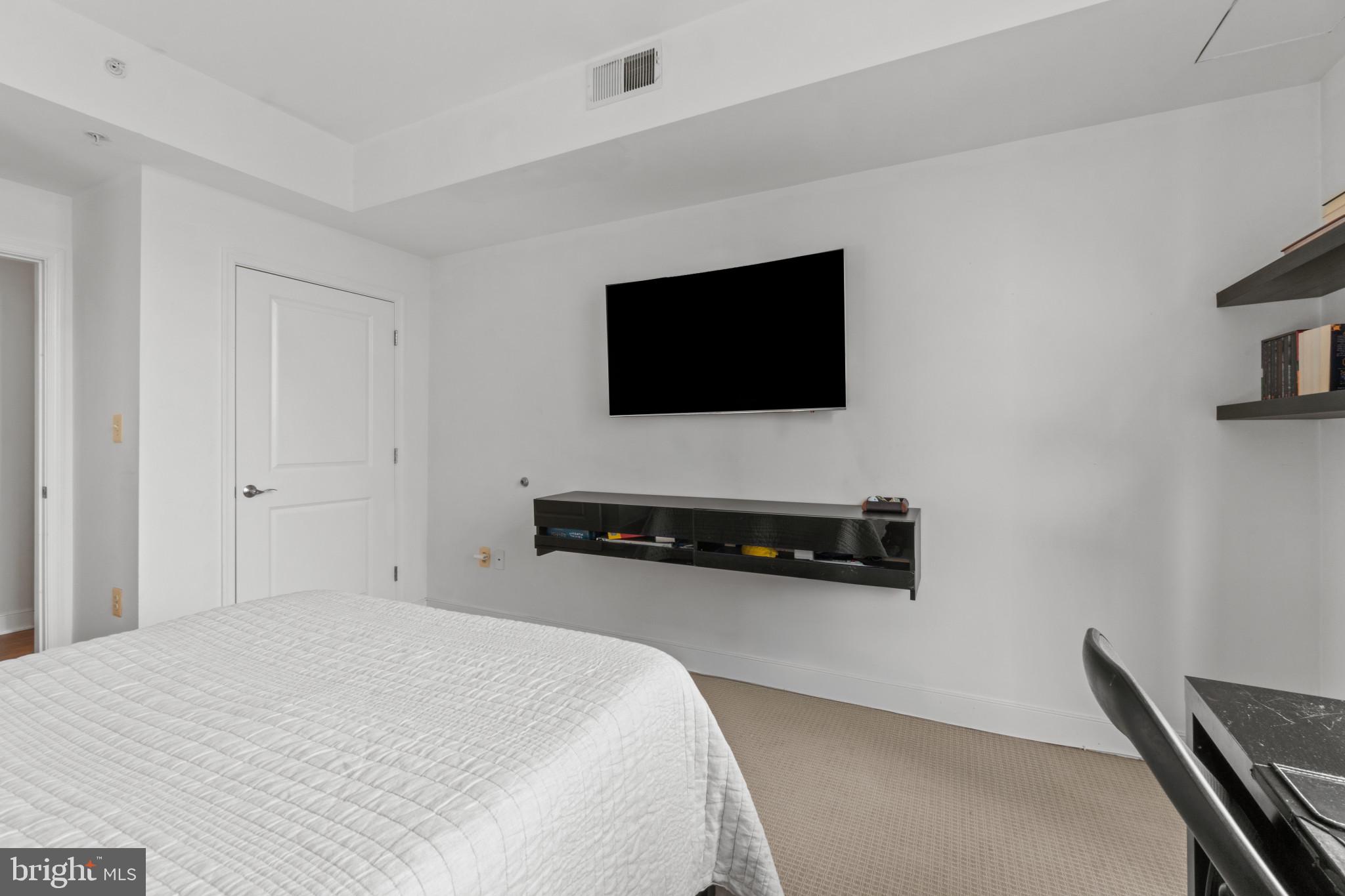 HARBOR EAST - Residential