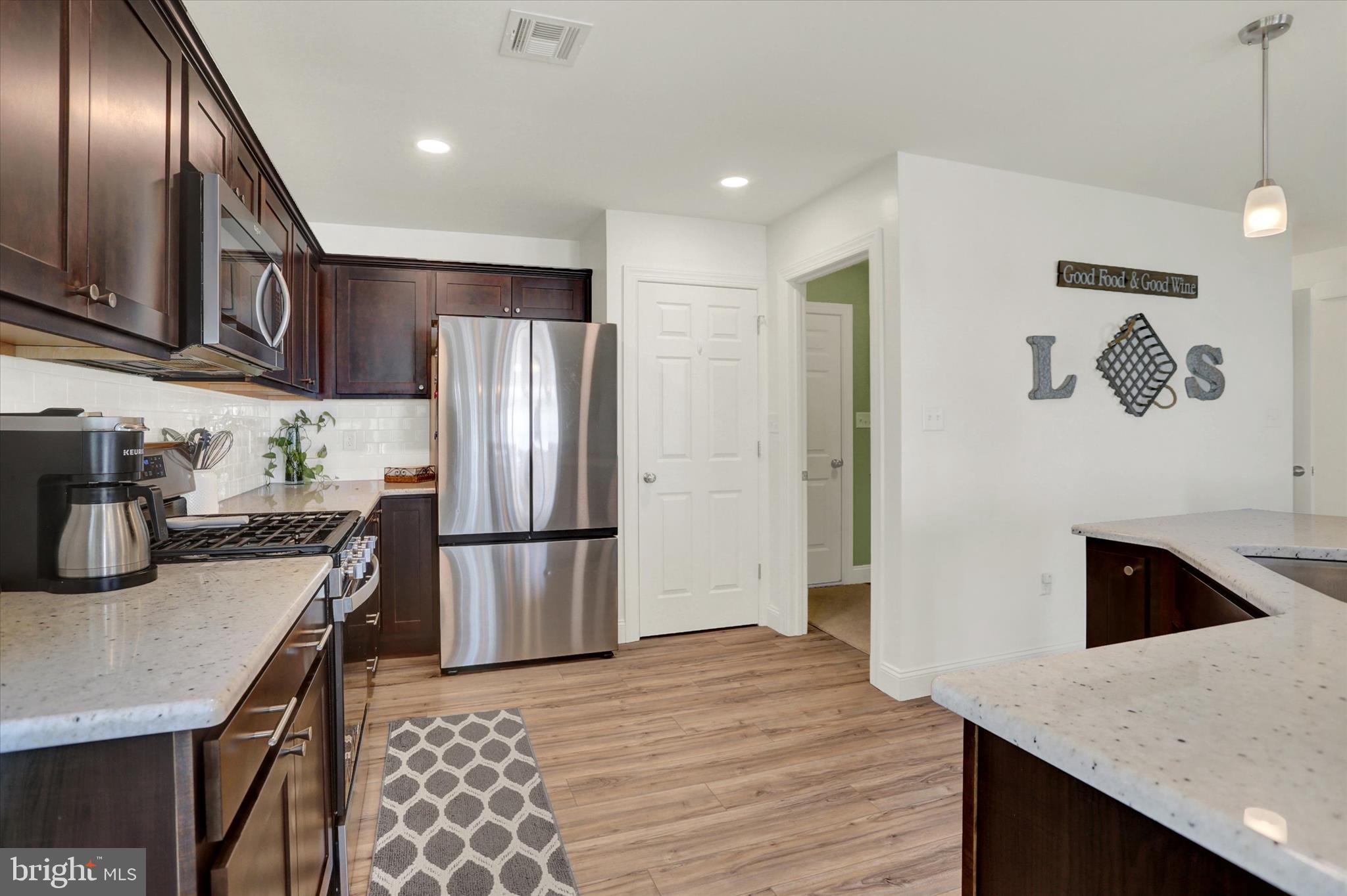 WINDY HEIGHTS, THE NEW - Residential