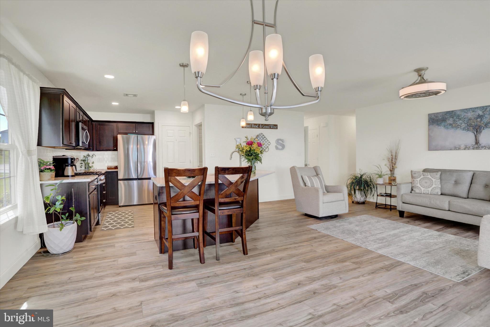 WINDY HEIGHTS, THE NEW - Residential