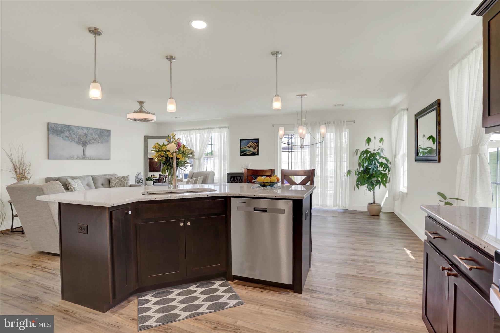 WINDY HEIGHTS, THE NEW - Residential