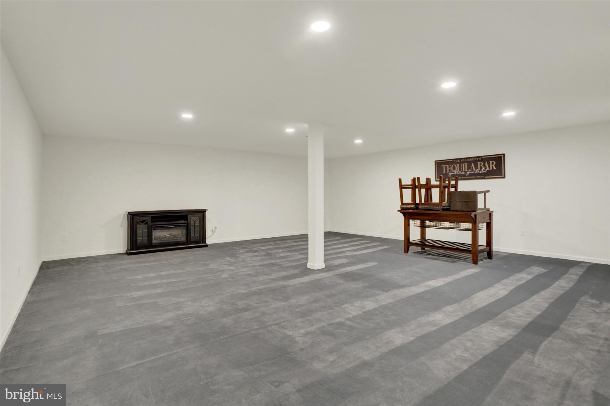 WINDY HEIGHTS, THE NEW - Residential