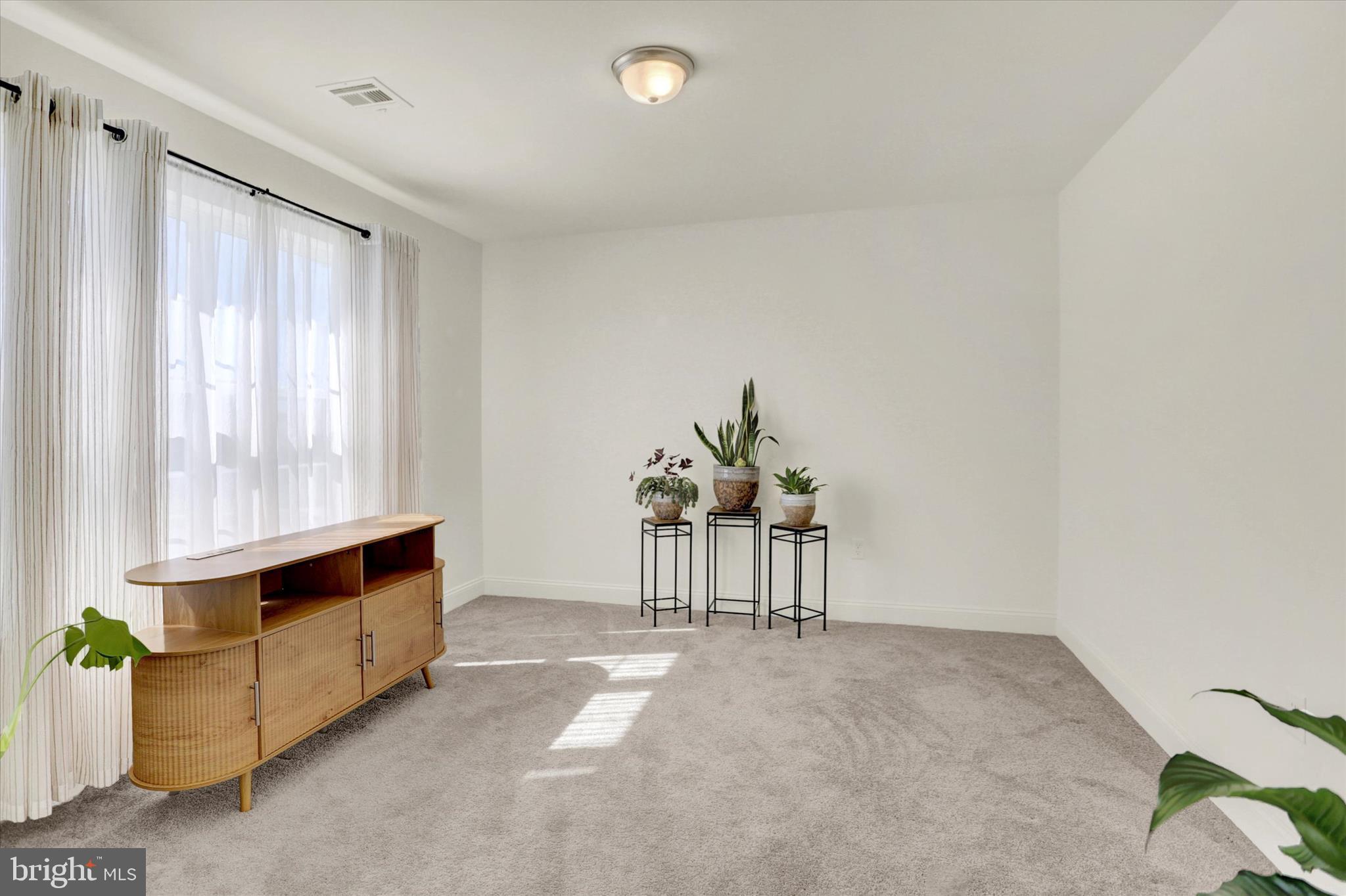 WINDY HEIGHTS, THE NEW - Residential
