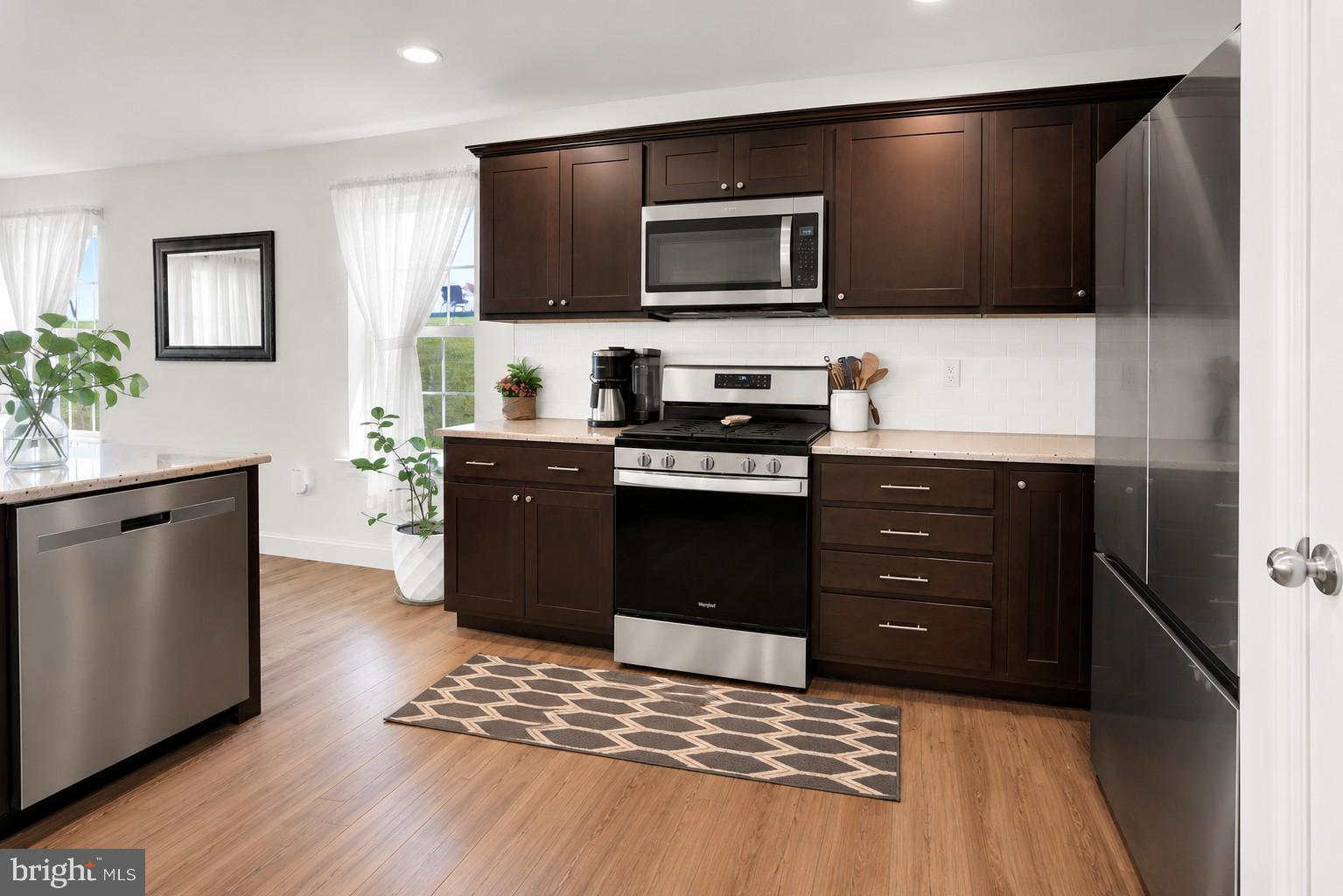 WINDY HEIGHTS, THE NEW - Residential