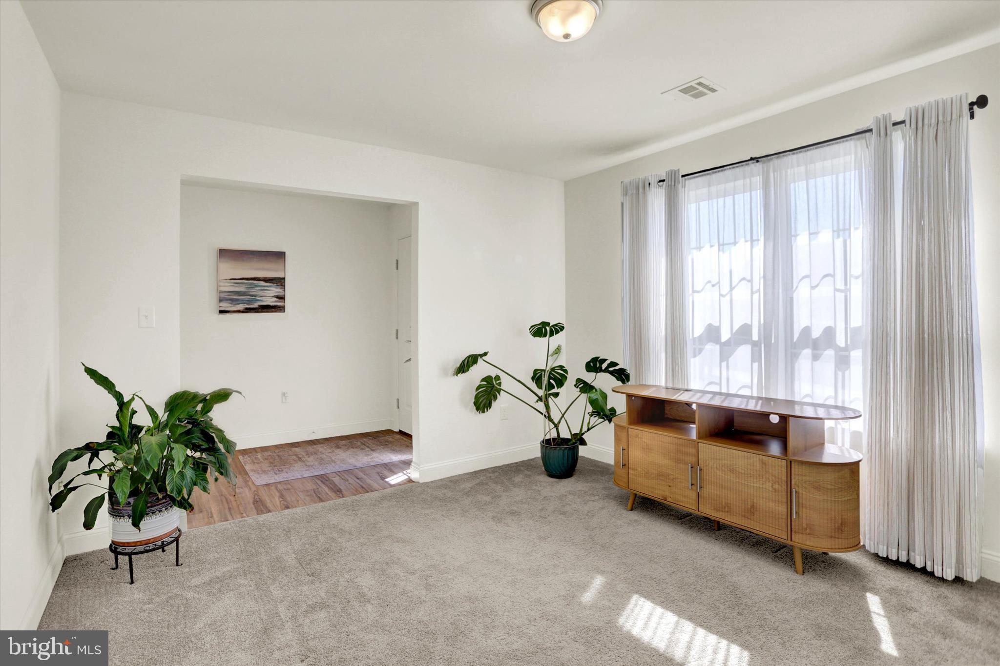 WINDY HEIGHTS, THE NEW - Residential