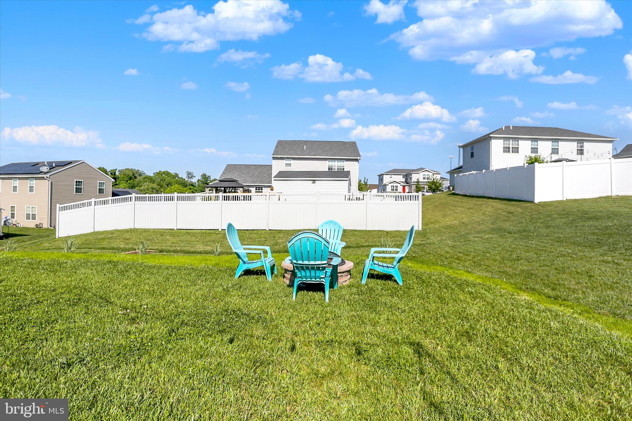 WINDY HEIGHTS, THE NEW - Residential