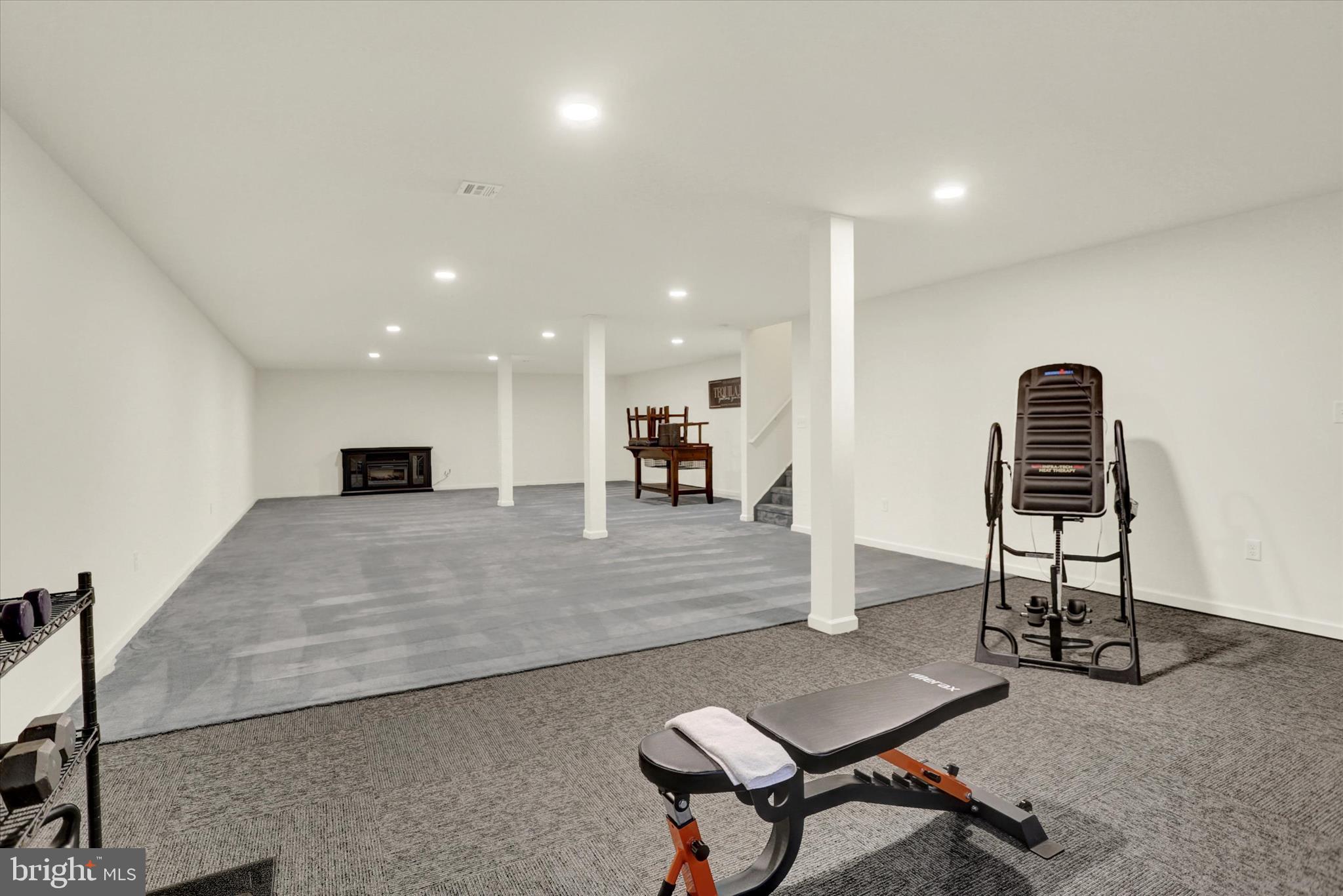 WINDY HEIGHTS, THE NEW - Residential