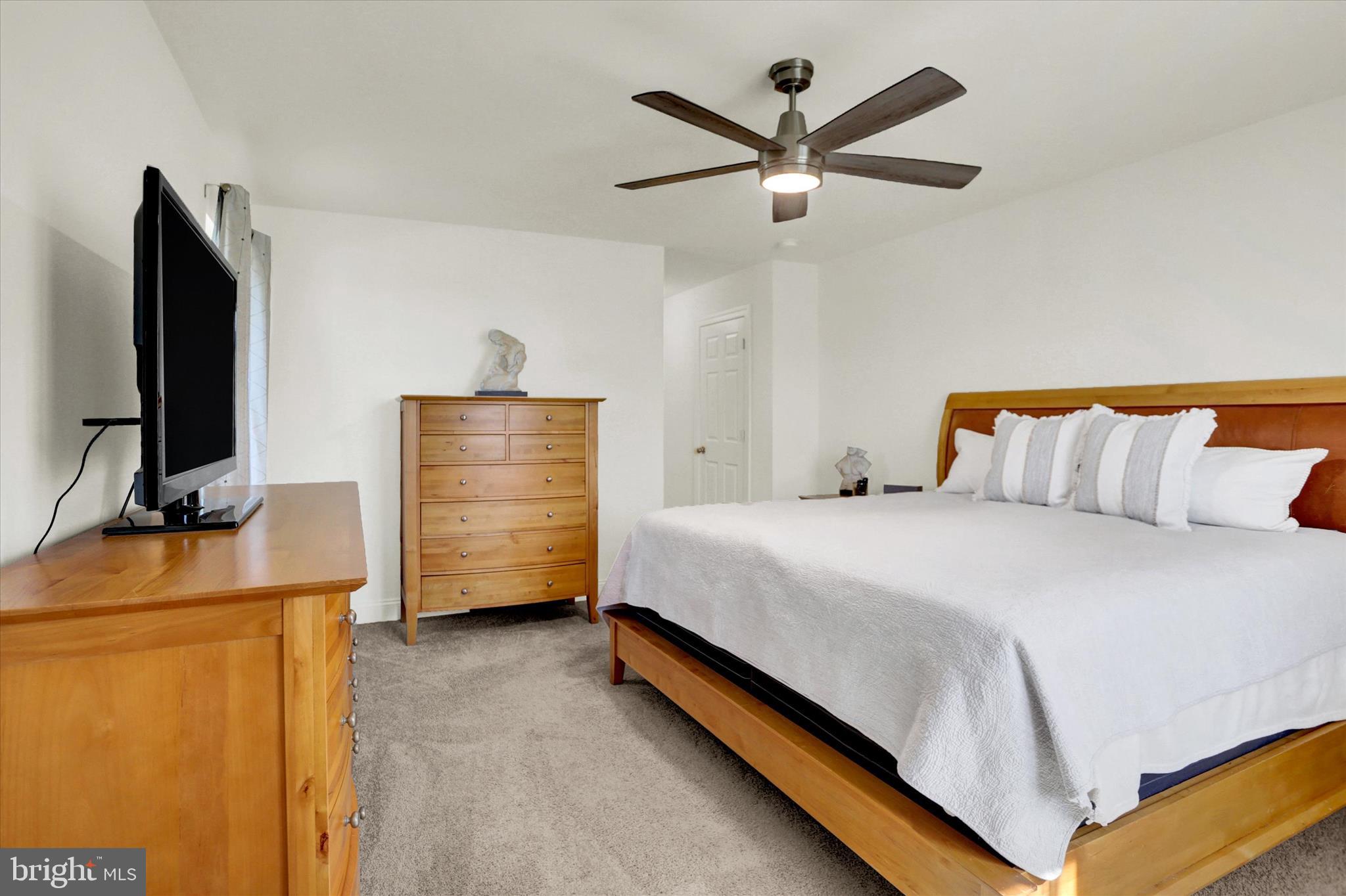 WINDY HEIGHTS, THE NEW - Residential
