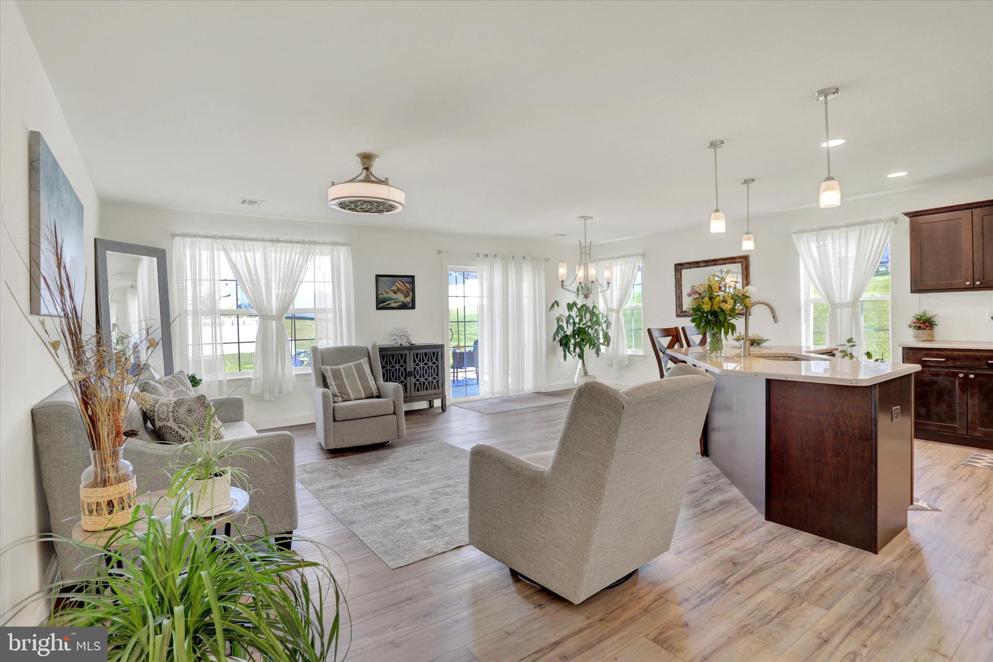 WINDY HEIGHTS, THE NEW - Residential