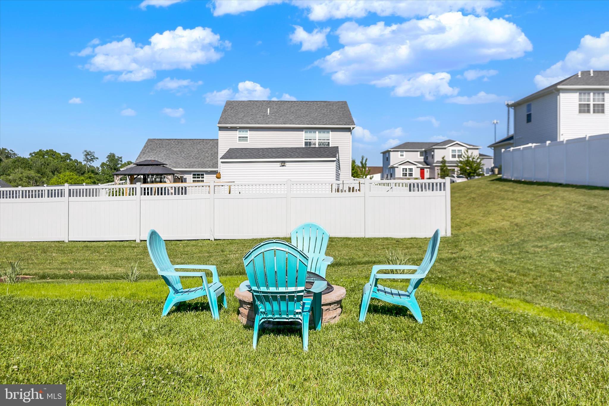 WINDY HEIGHTS, THE NEW - Residential