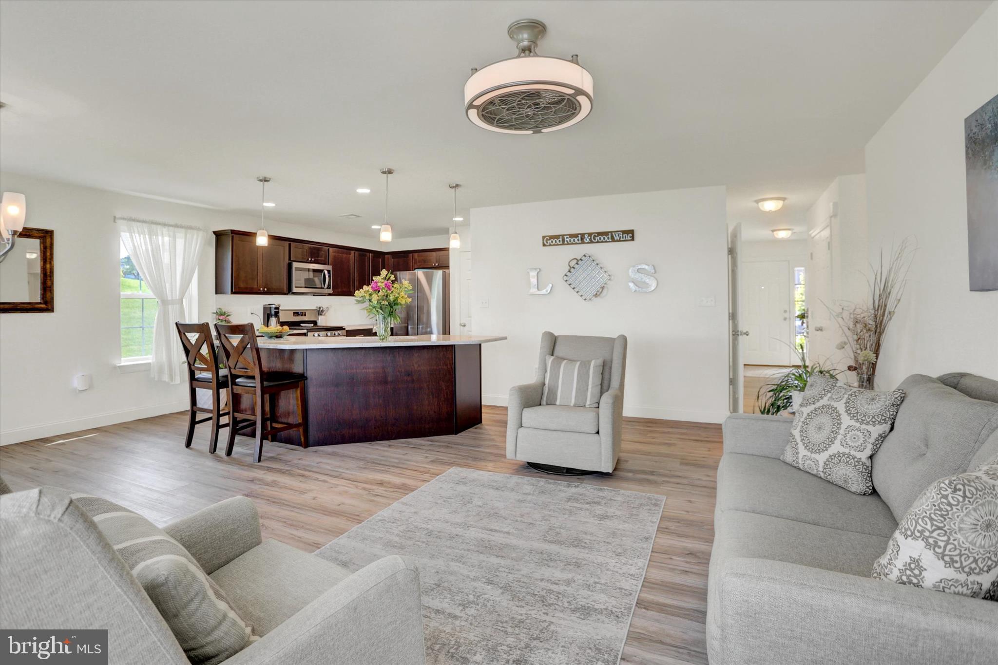 WINDY HEIGHTS, THE NEW - Residential