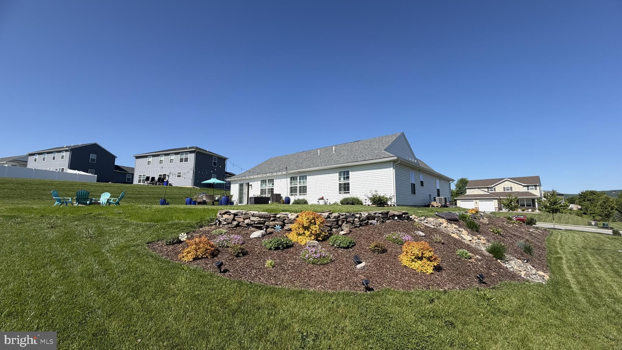 WINDY HEIGHTS, THE NEW - Residential