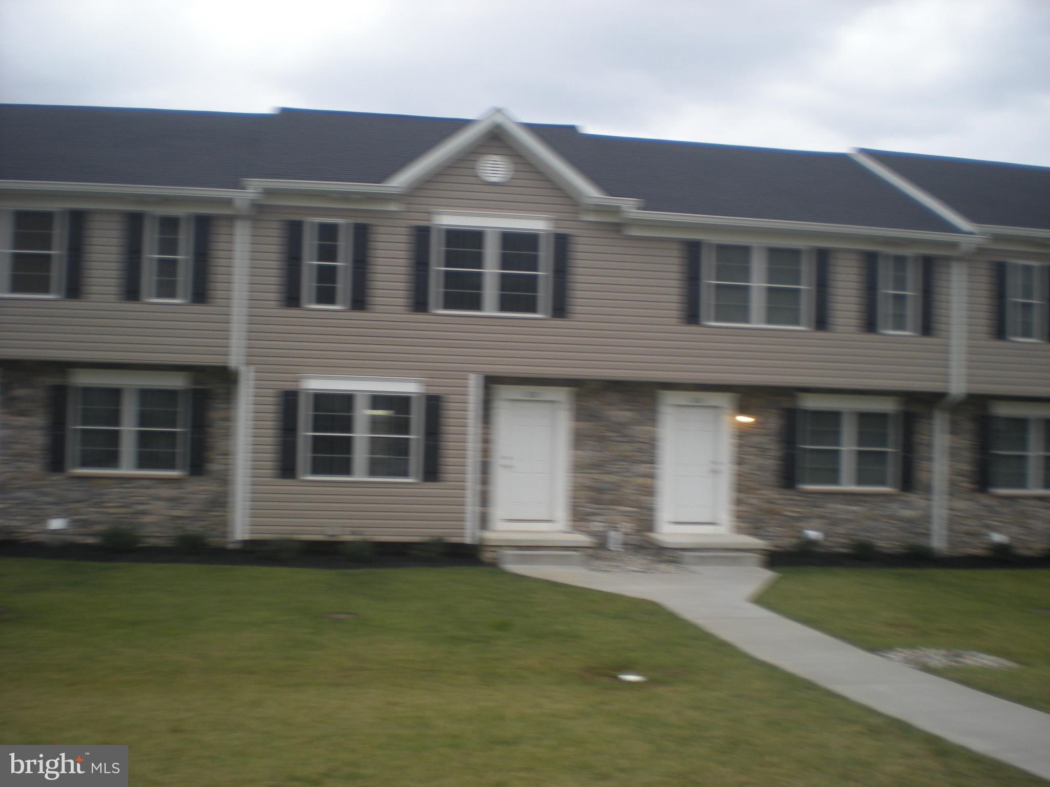 BARNETT AVENUE TOWNHOMES - Residential Lease