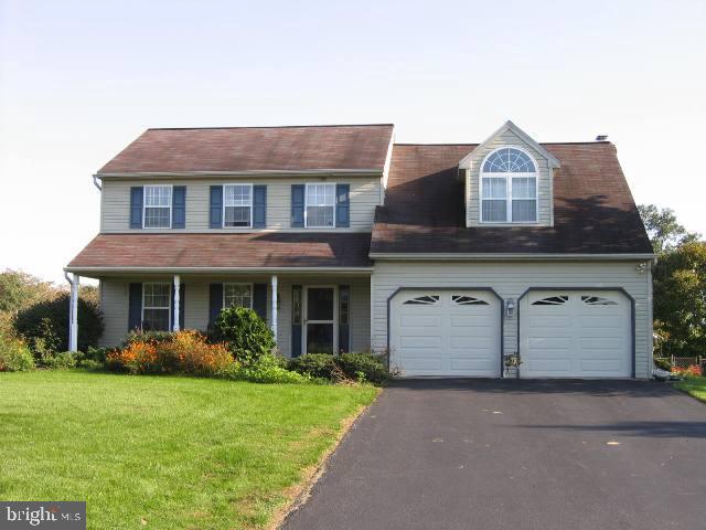 WONDERFUL 2 STORY HOME WITH SO MUCH TO OFFER.  4 BEDROOMS, 2 FULL BATHS, 2 HALF BATHS, FIRST FLOOR FAMILY ROOM, LOWER LEVEL REC ROOM, SCREENED PORCH, BEAUTIFUL SALT SYSTEM, INGROUND POOL, FENCED REAR YARD, POLE BARN, OVER AN ACRE CUL DE SAC LOT AND TRULY MUCH, MUCH MORE!  EVEN 2 SPECIAL PLACES FOR THE FAMILY DOG!  YOU WILL NOT BELIEVE THE MASTER BATH AND KITCHEN!  CHECK OUT THE PHOTOS AND SEE!