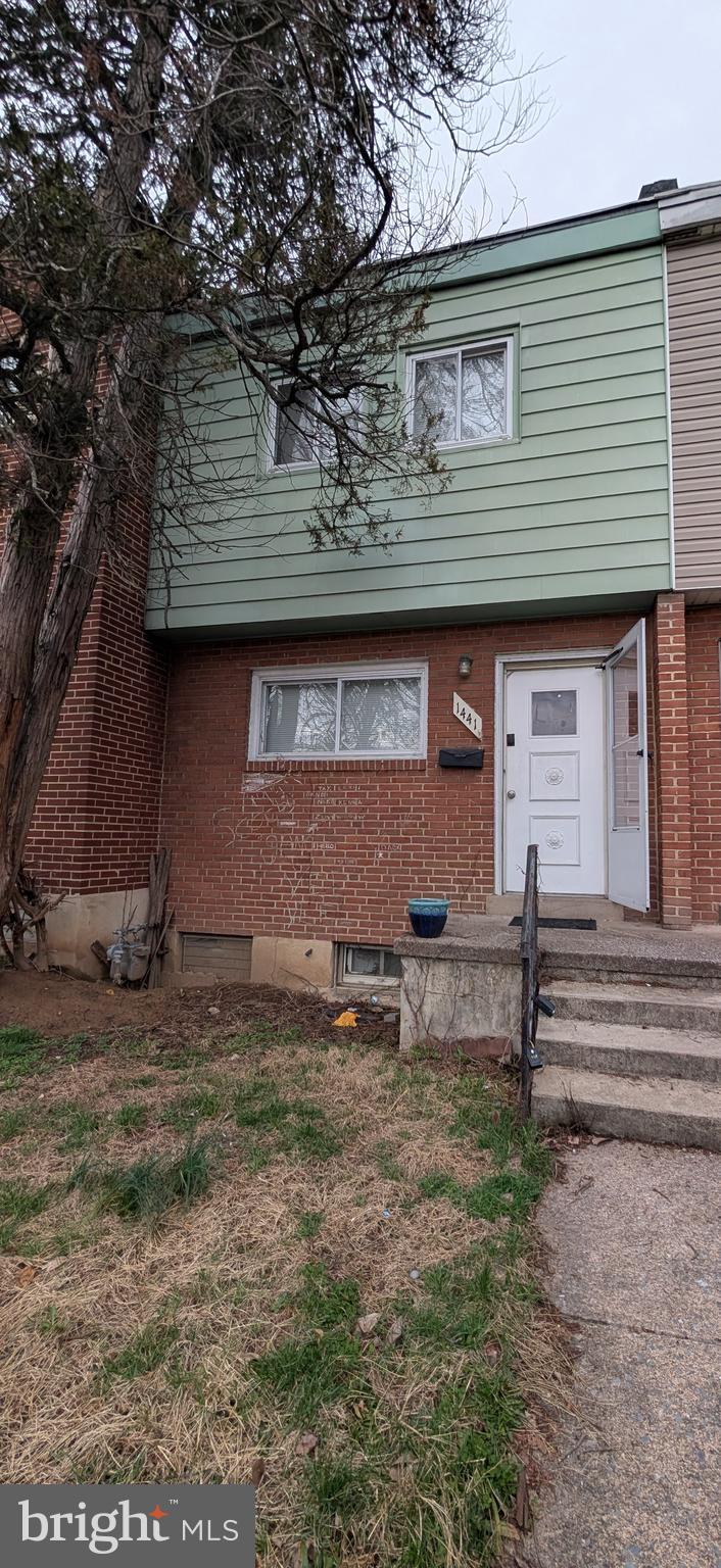 🚨 INVESTOR ALERT – Harrisburg Rental Opportunity 🚨

Turnkey investment opportunity in Harrisburg! This newly renovated 3-bedroom, 1-bath interior townhouse on S. 13th Street is ready to generate immediate income with a tenant already in place.

Features include a private parking spot in the rear,  basement with laundry hookup, and a back porch for added outdoor space. Recent renovations provide updated finishes and reduced maintenance concerns, making this an ideal addition to any investment portfolio.

Income Details:
• Tenant-occupied at $1,500/month
• Tenant pays electric, gas, water, sewer, trash, and lawn care
• Lease in place through 11/30/2027

Showing Information:
• 24–48 hour notice required for all showings due to tenant occupancy

Exclusions:
• Tenant’s personal property/items excluded from sale

A cash-flowing rental with long-term lease stability  and an excellent opportunity for investors seeking immediate returns.