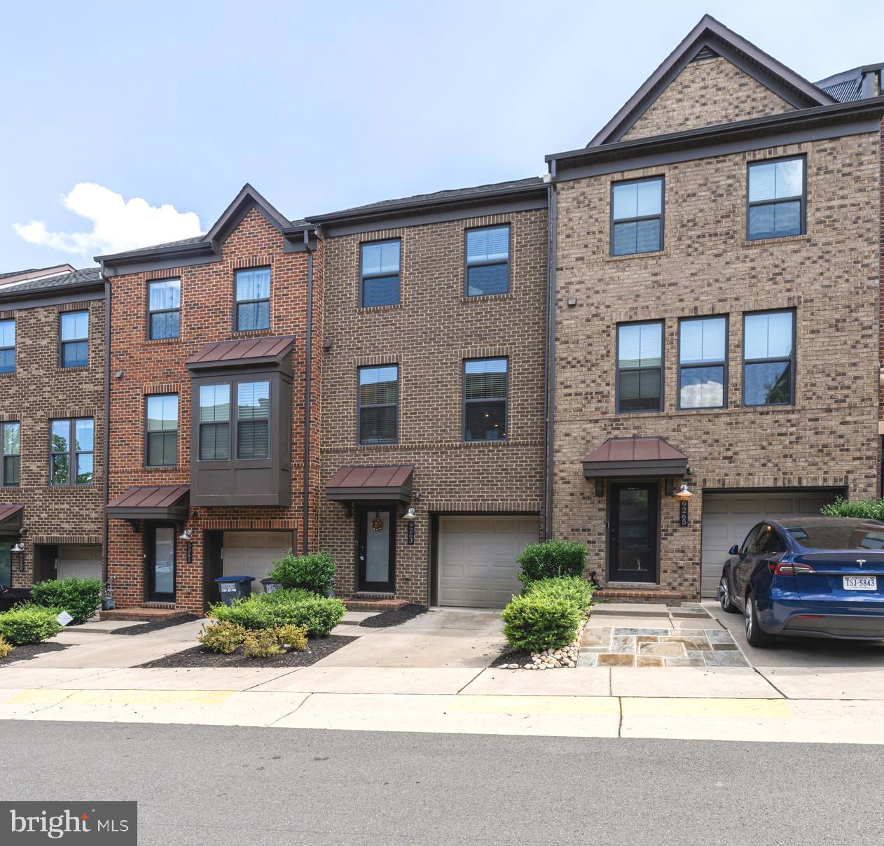 METRO ROW - Residential Lease