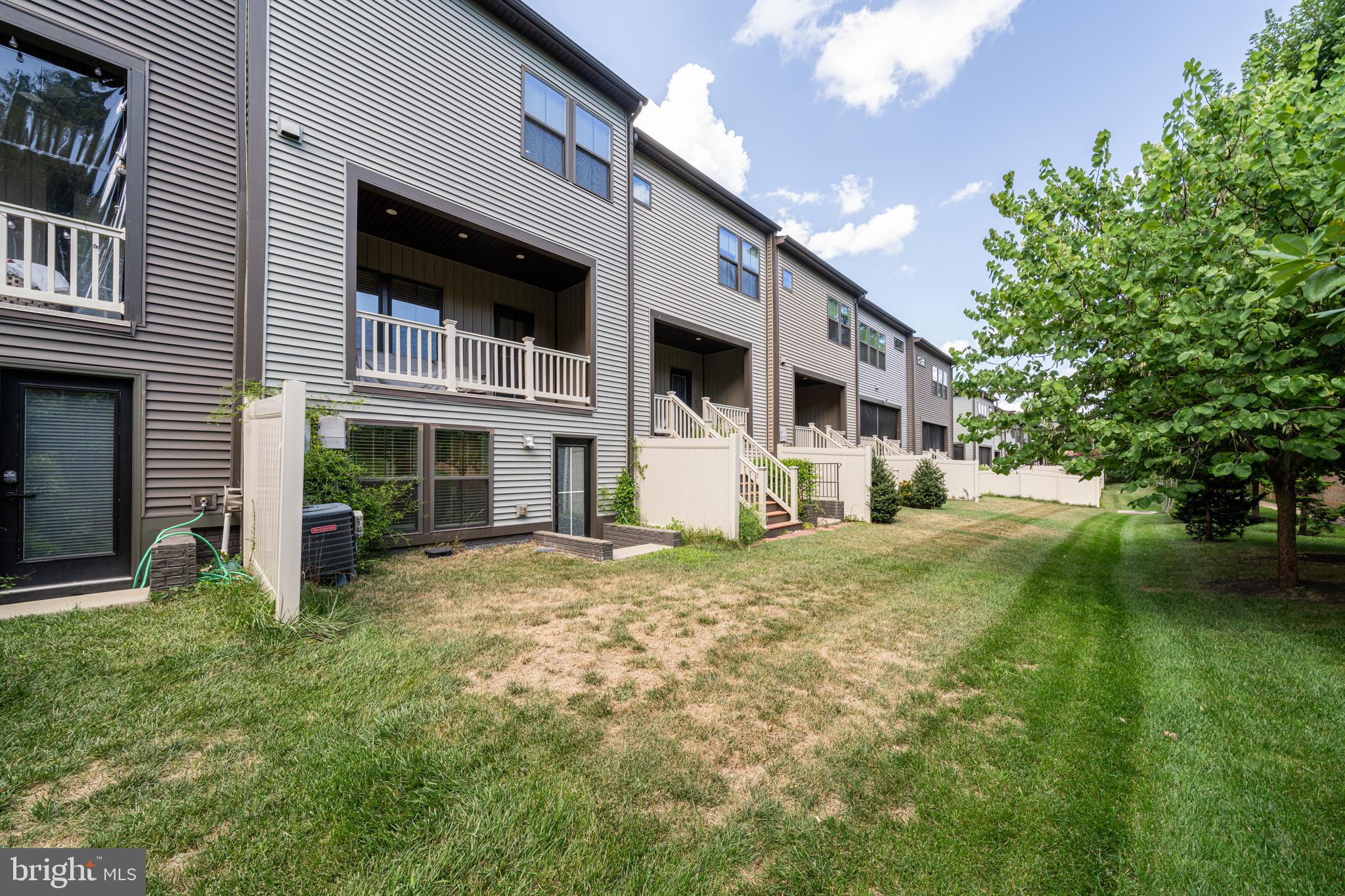 METRO ROW - Residential Lease