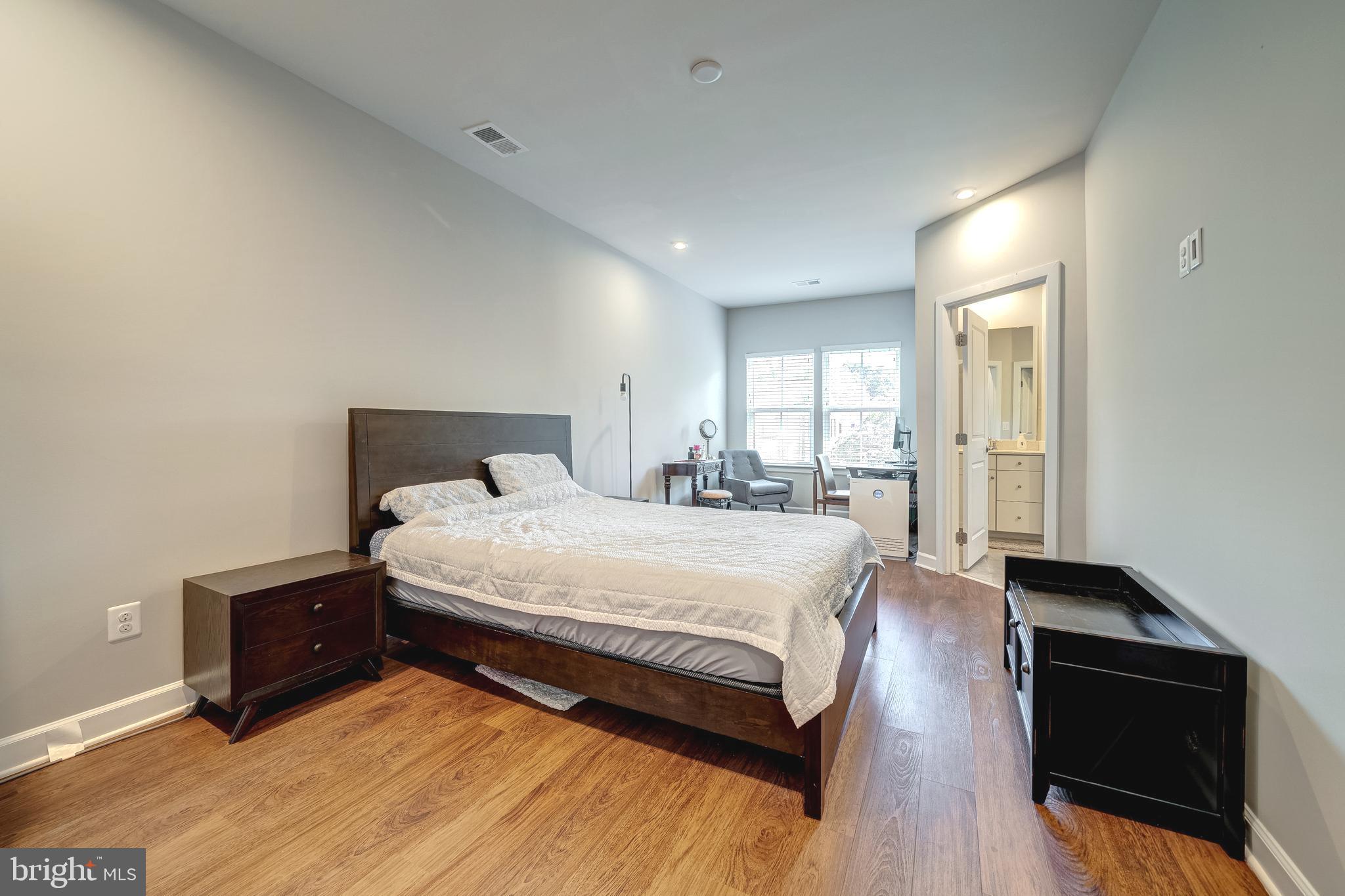 METRO ROW - Residential Lease