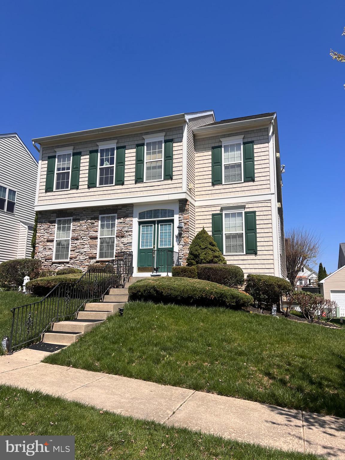 HUNTFIELD - Residential Lease