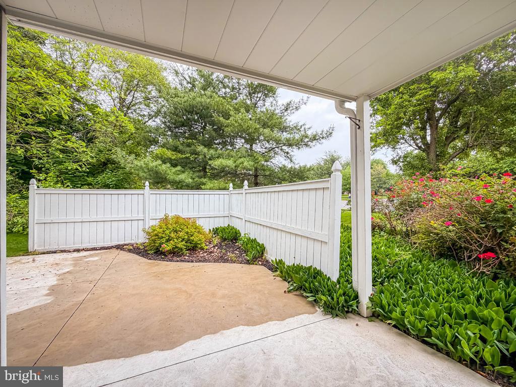 ROSE HOLLOW - Residential