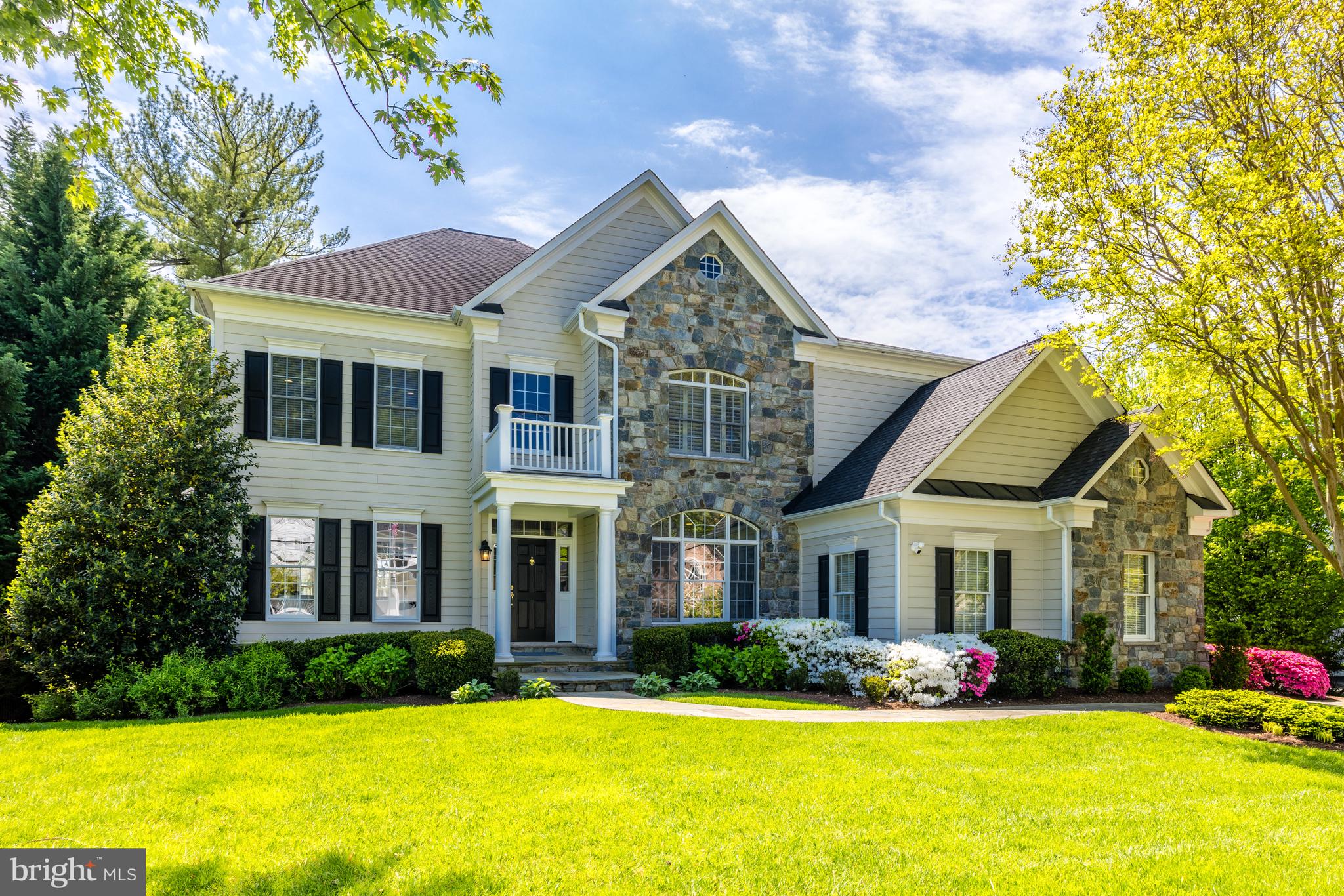SALONA VILLAGE - Residential