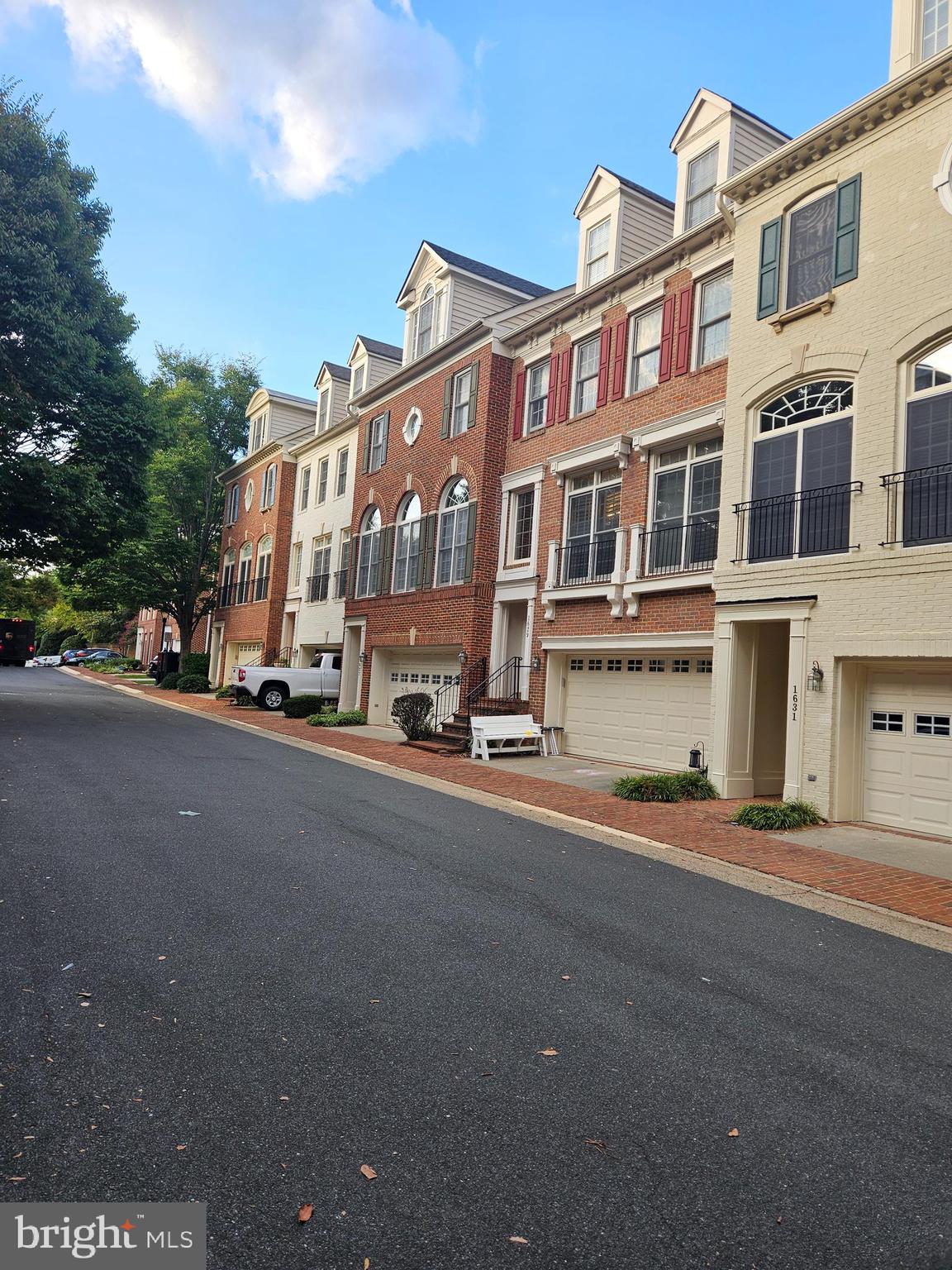 HUNTING RIDGE - Residential