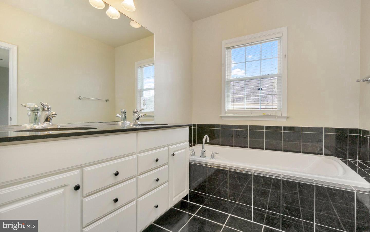 POTOMAC CLUB CONDOMINIUMS - Residential