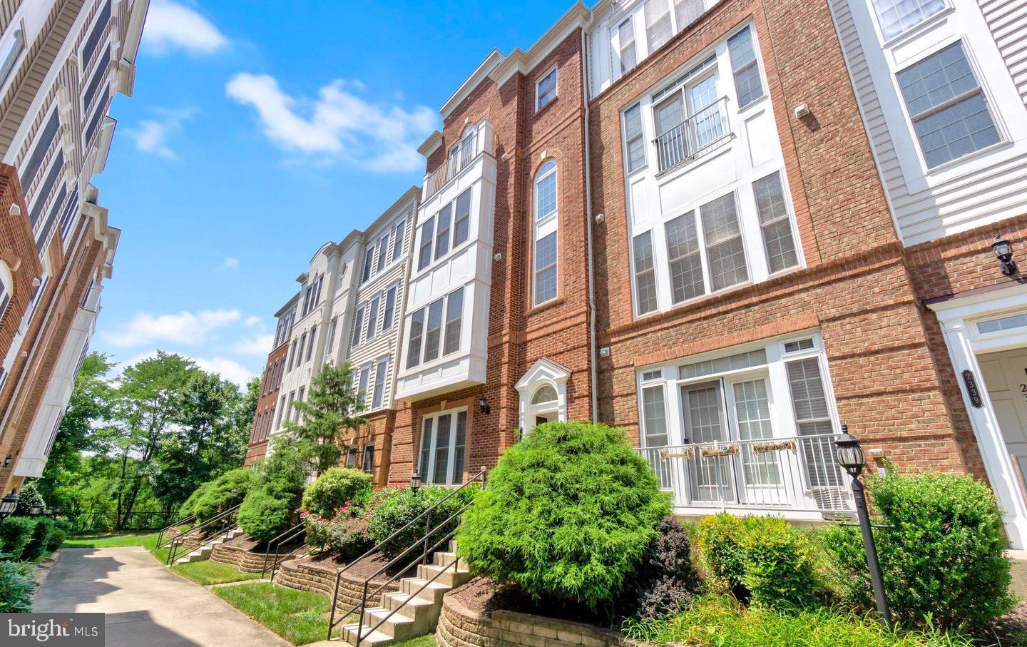 POTOMAC CLUB CONDOMINIUMS - Residential