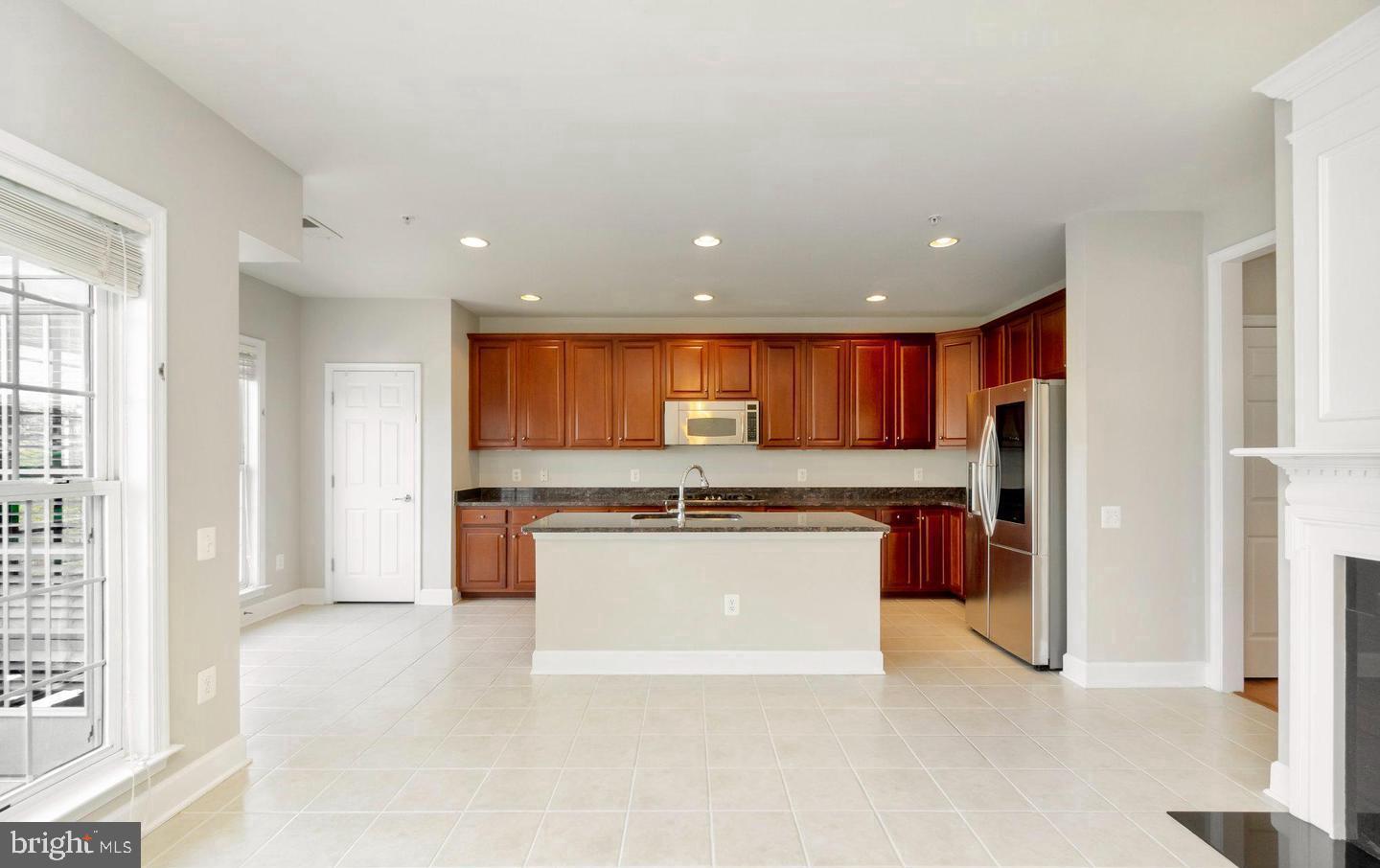 POTOMAC CLUB CONDOMINIUMS - Residential