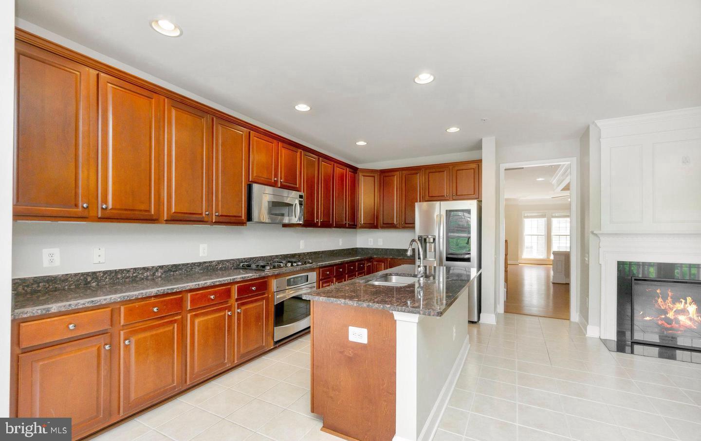 POTOMAC CLUB CONDOMINIUMS - Residential