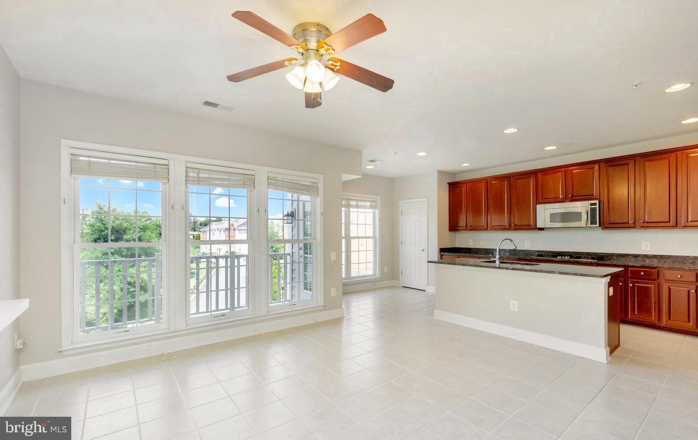 POTOMAC CLUB CONDOMINIUMS - Residential