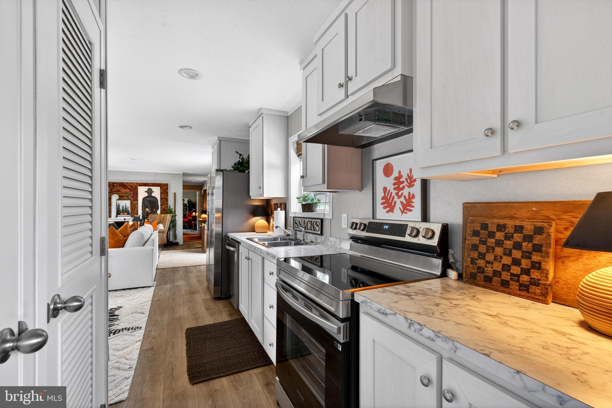 WILLOUGHBY BEACH - Residential
