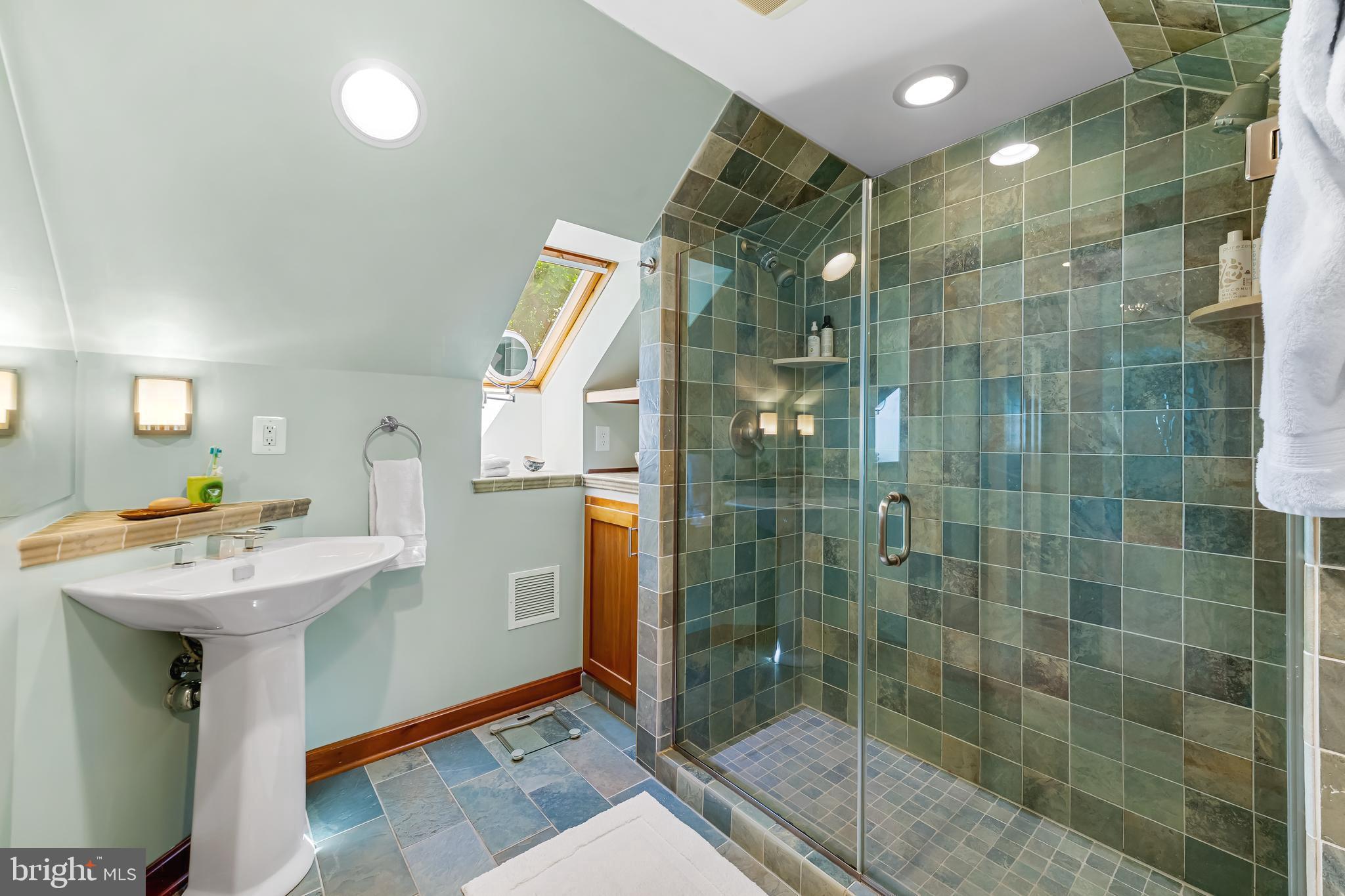 MOUNT WASHINGTON - Residential