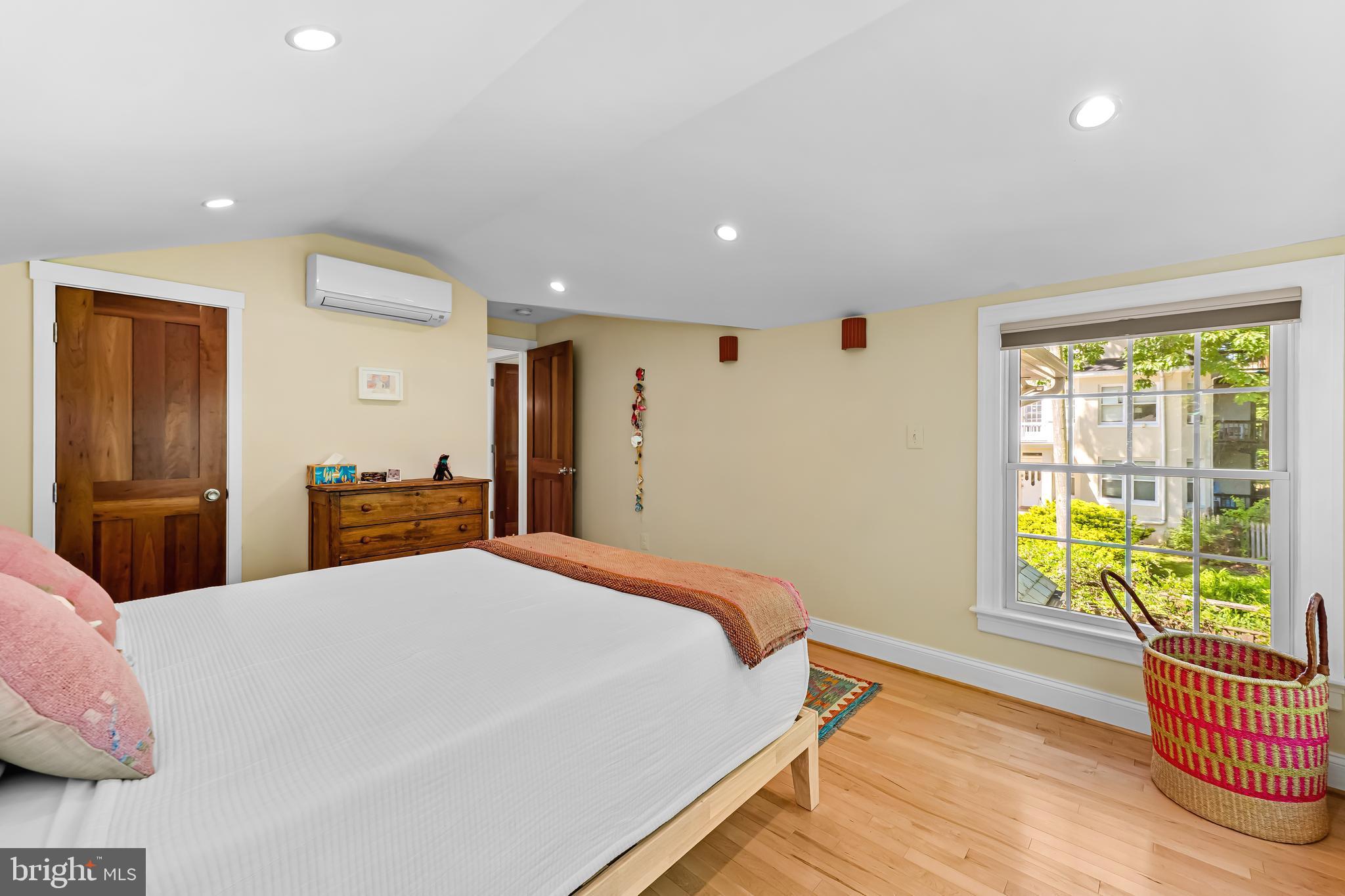 MOUNT WASHINGTON - Residential