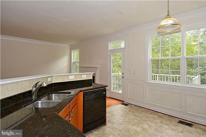 COPPERMINE CROSSING - Residential Lease