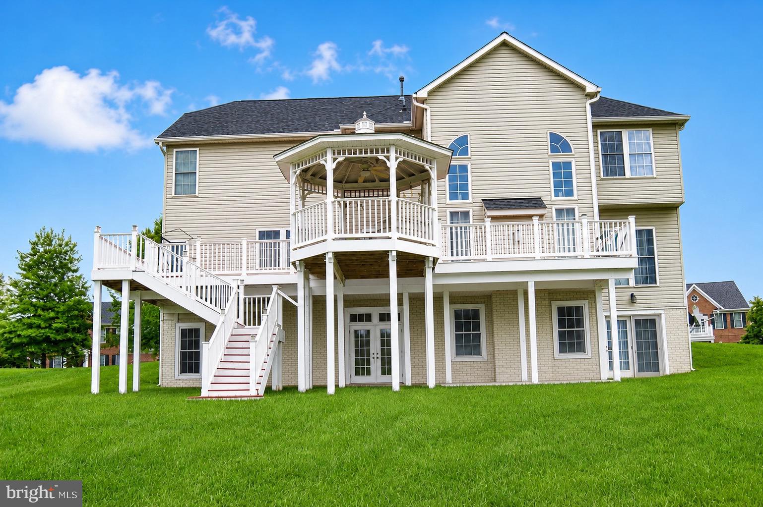 BRIARCLIFF MANOR - Residential