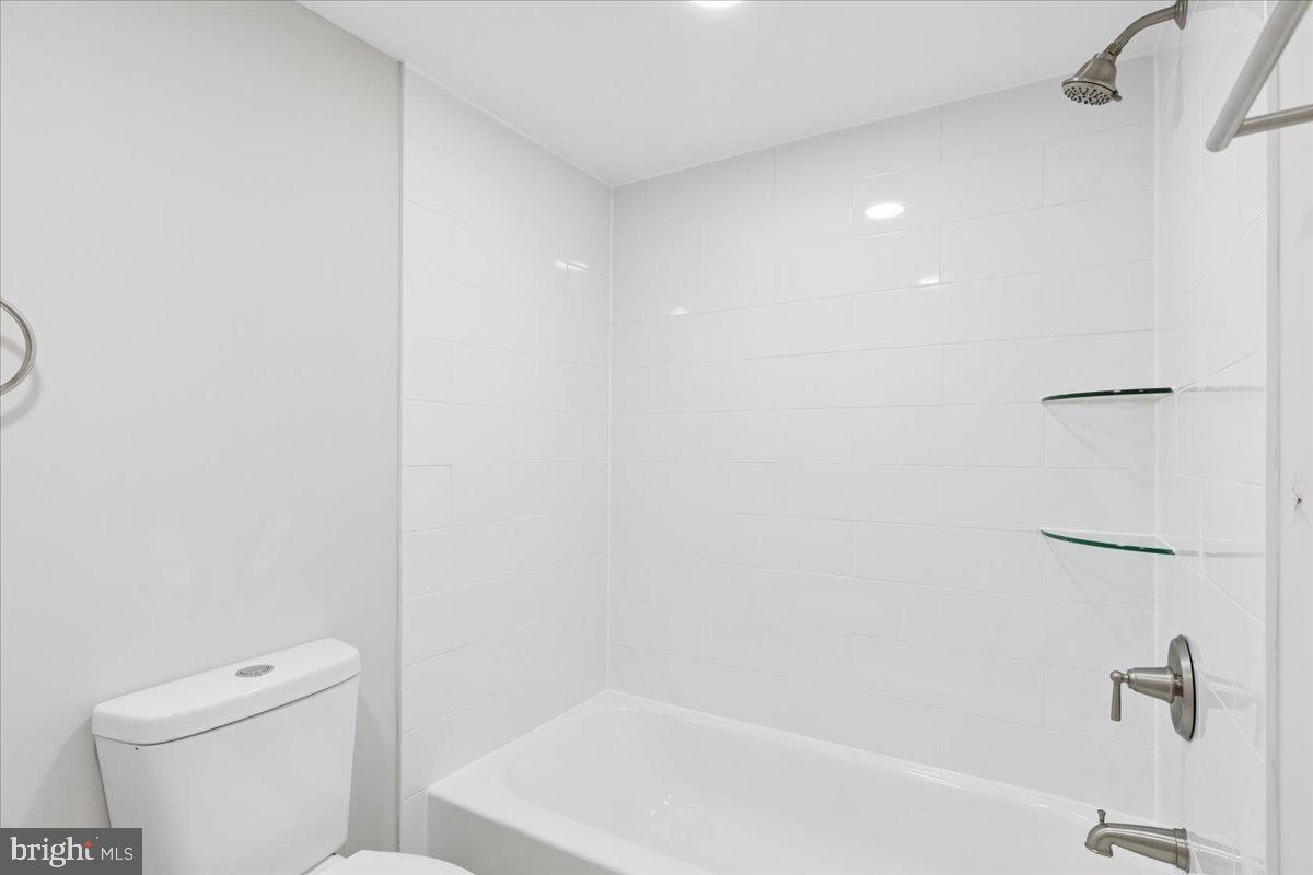 ARUNDEL GARDENS - Residential