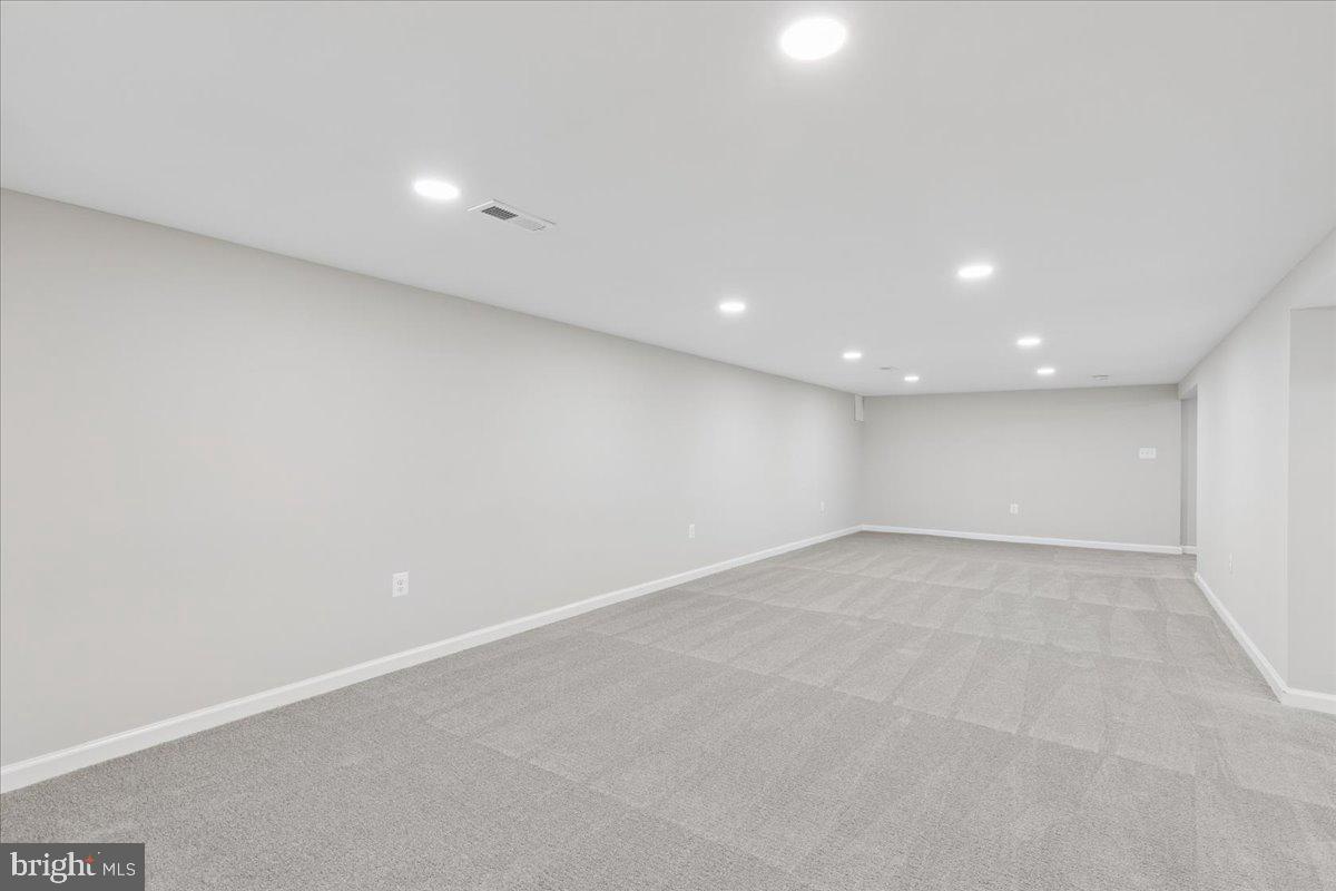ARUNDEL GARDENS - Residential