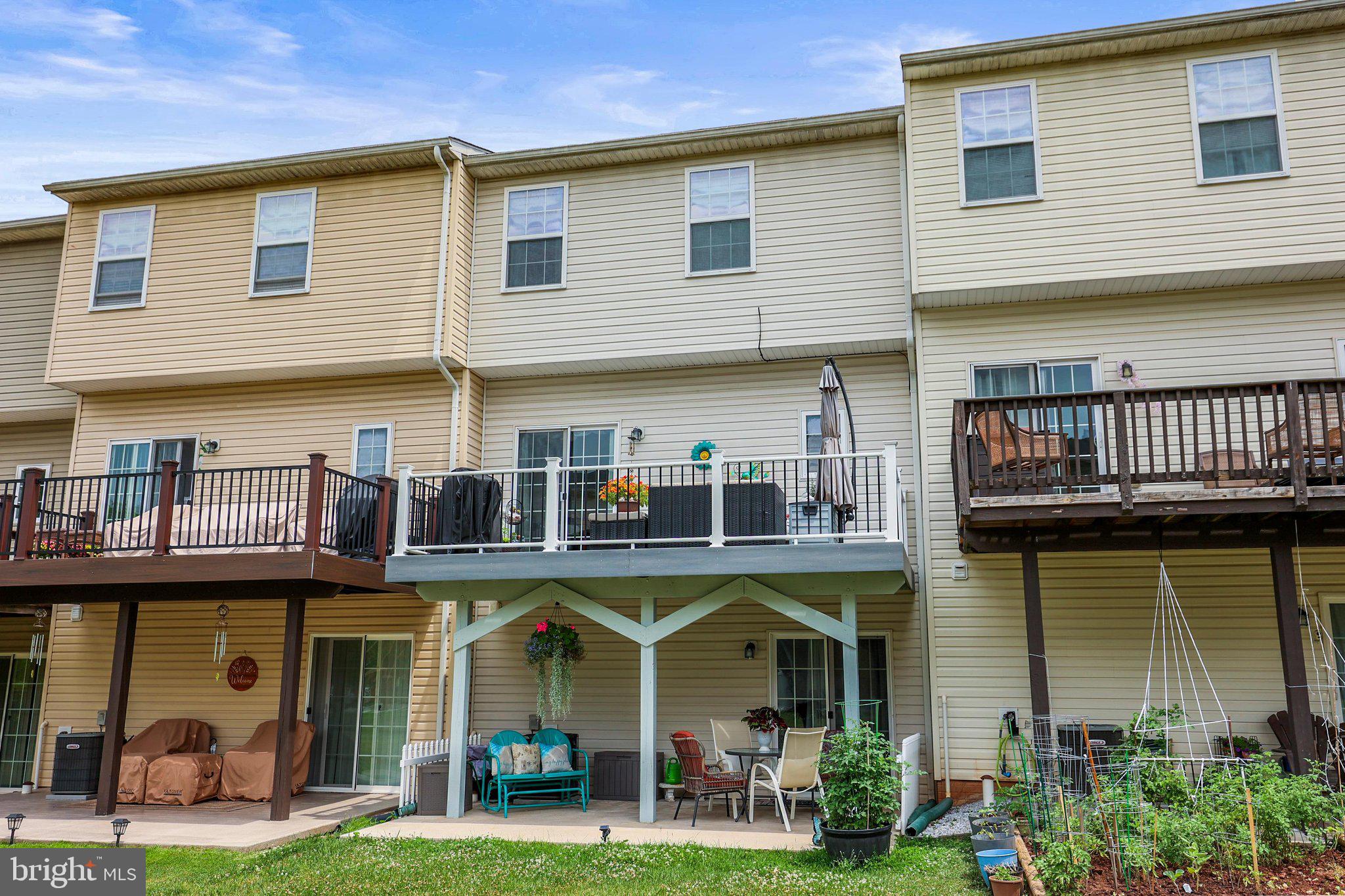 SALEM RUN TOWNHOMES - Residential