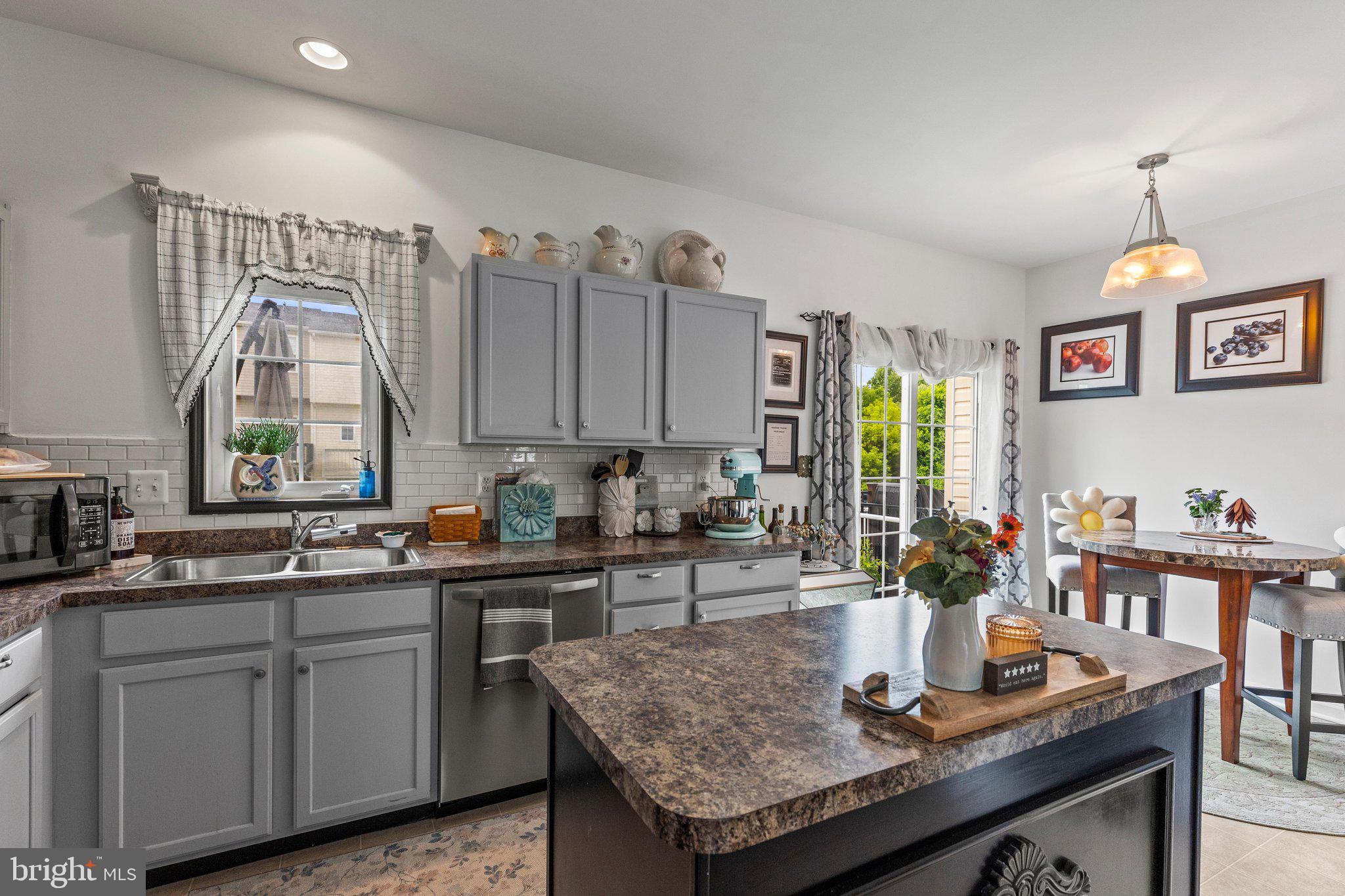 SALEM RUN TOWNHOMES - Residential