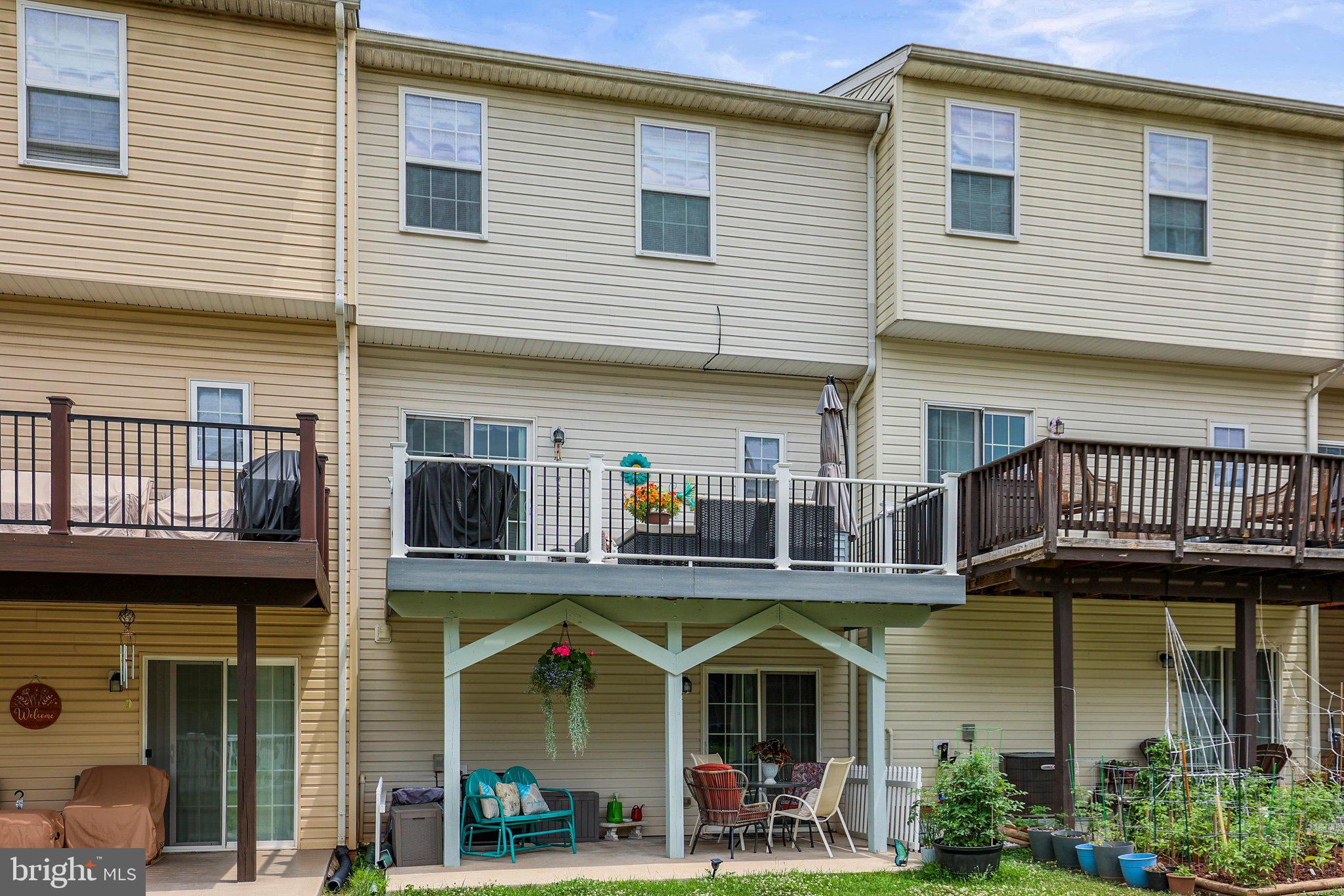 SALEM RUN TOWNHOMES - Residential