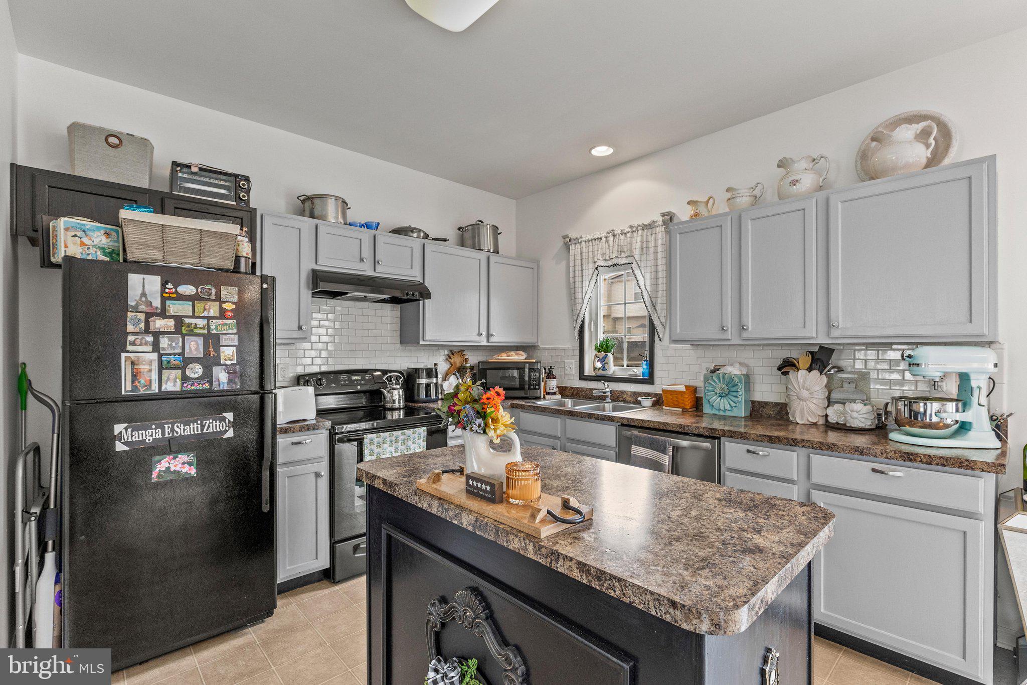 SALEM RUN TOWNHOMES - Residential
