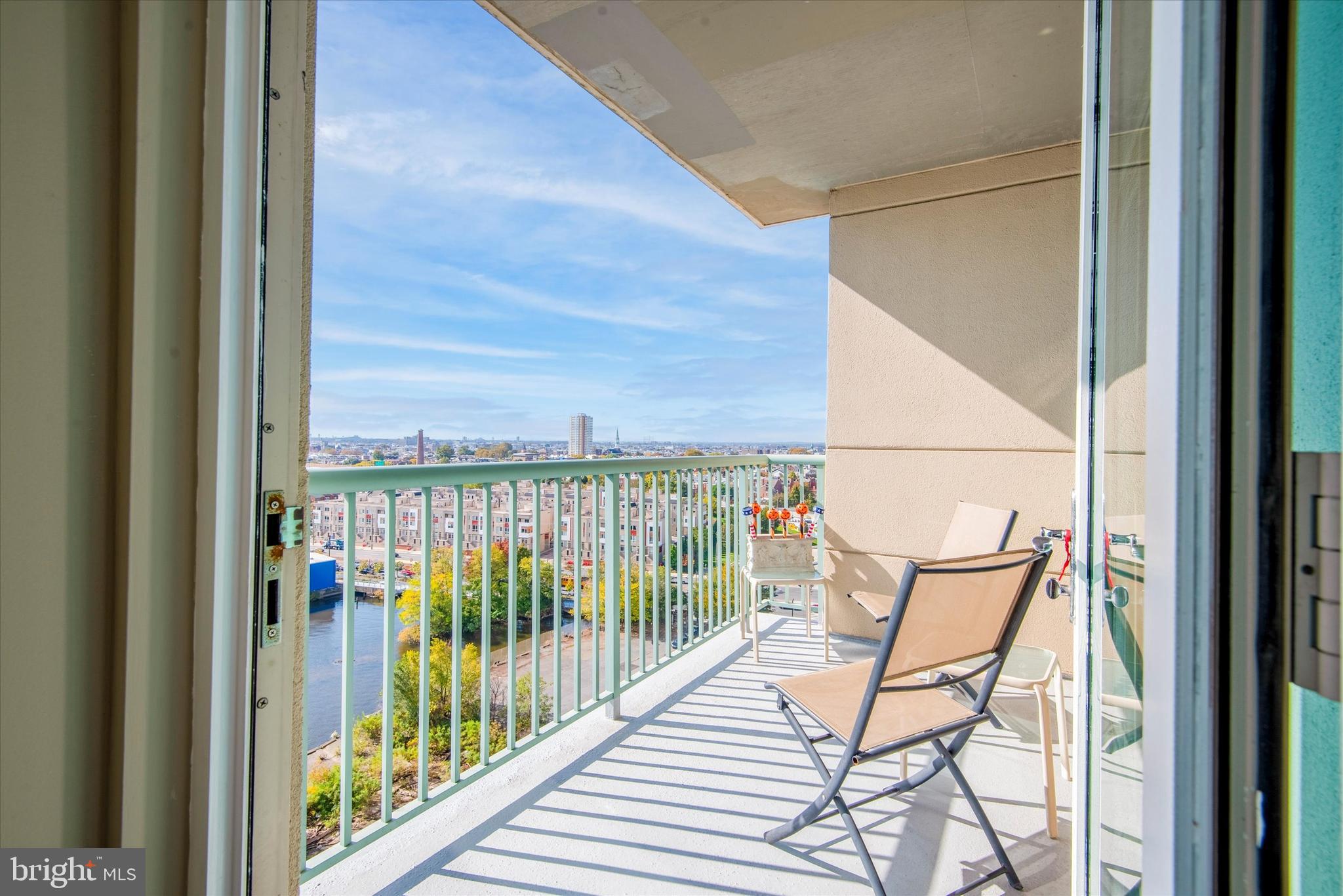 DOCKSIDE CONDOMINIUM - Residential