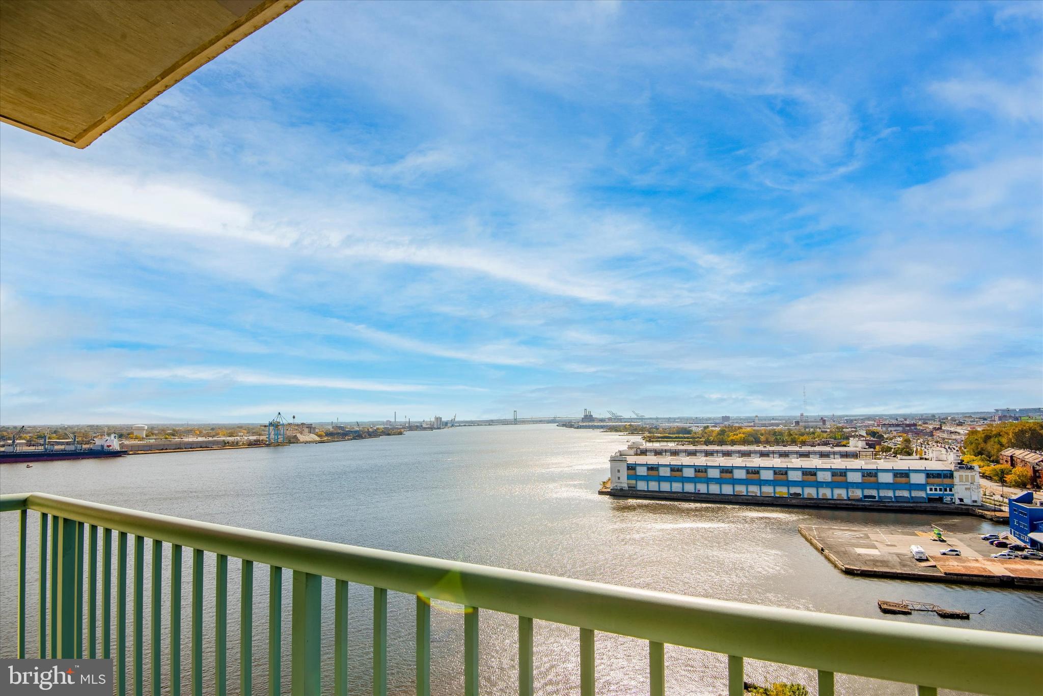 DOCKSIDE CONDOMINIUM - Residential