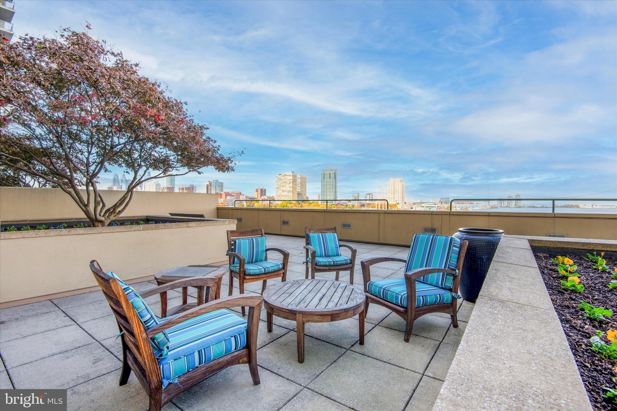 DOCKSIDE CONDOMINIUM - Residential