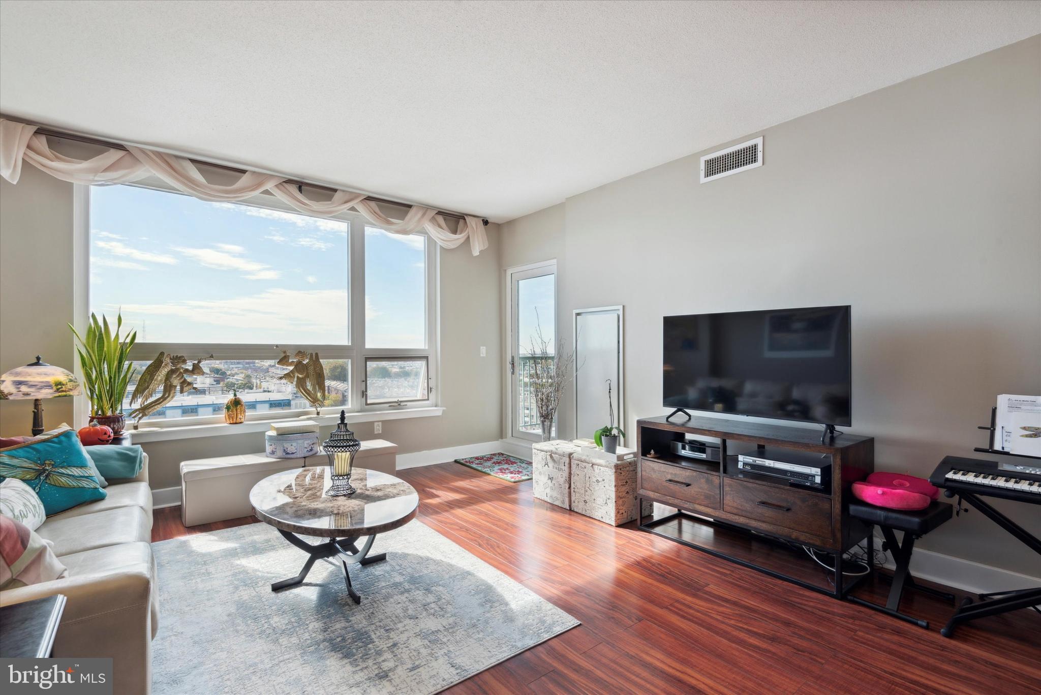 DOCKSIDE CONDOMINIUM - Residential
