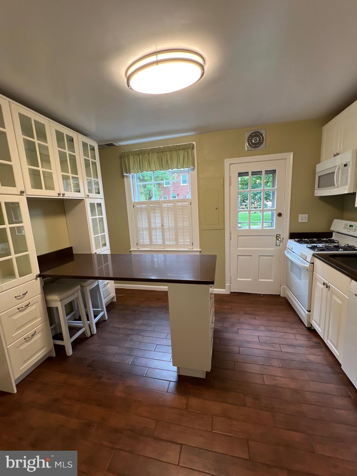 ARLINGTON VILLAGE - Residential Lease
