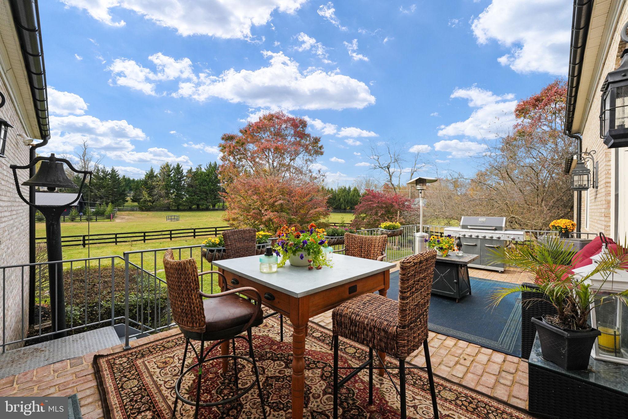 FOUR CHIMNEYS - Residential