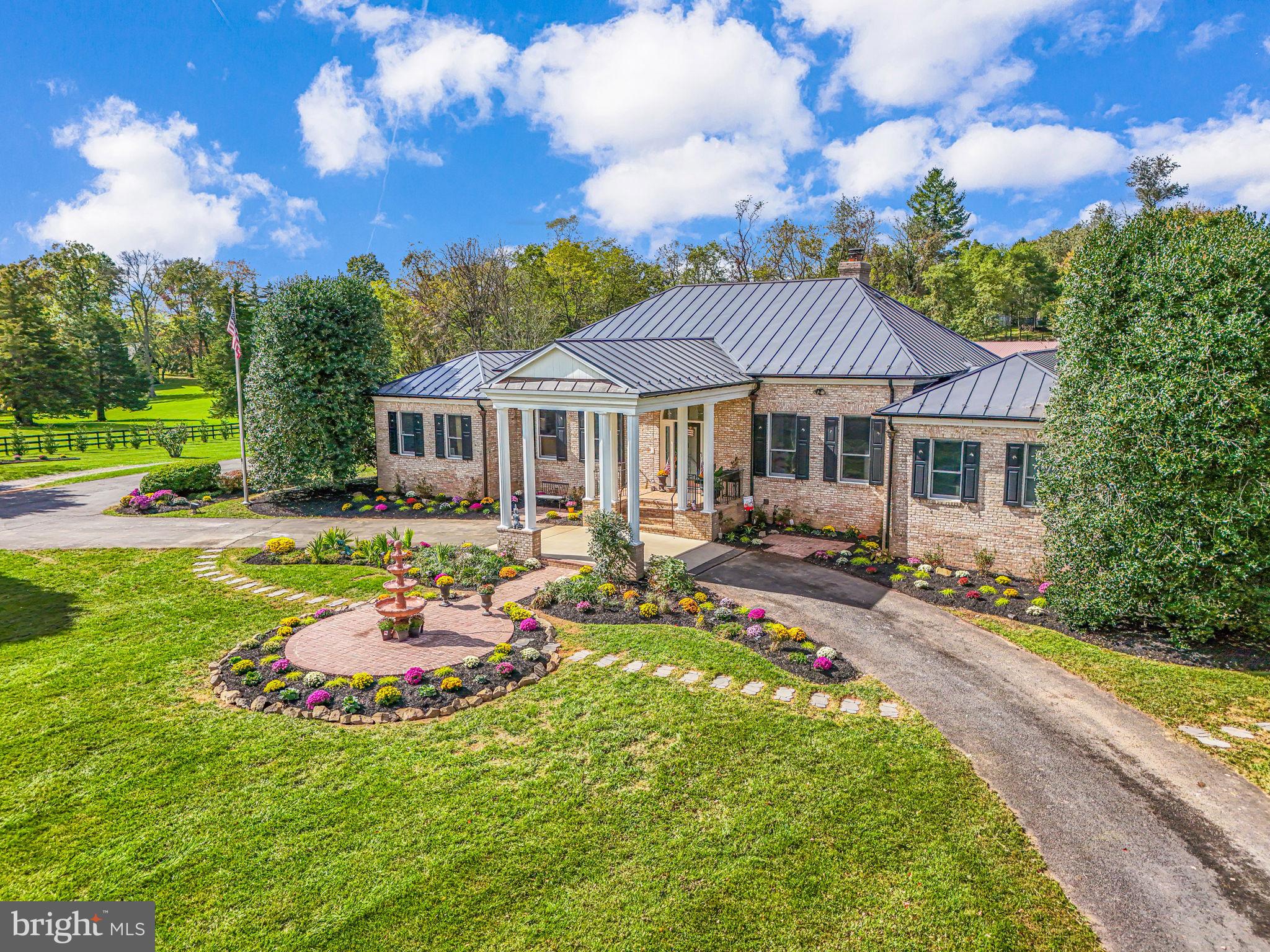 FOUR CHIMNEYS - Residential