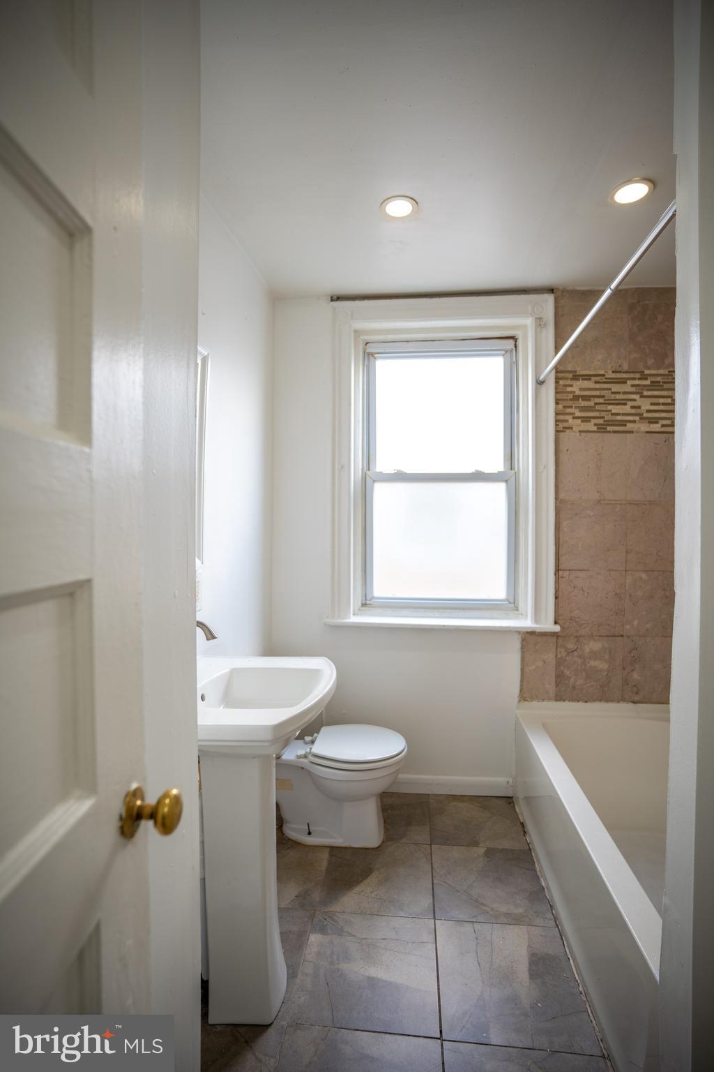 PHILADELPHIA (WEST) - Residential Lease