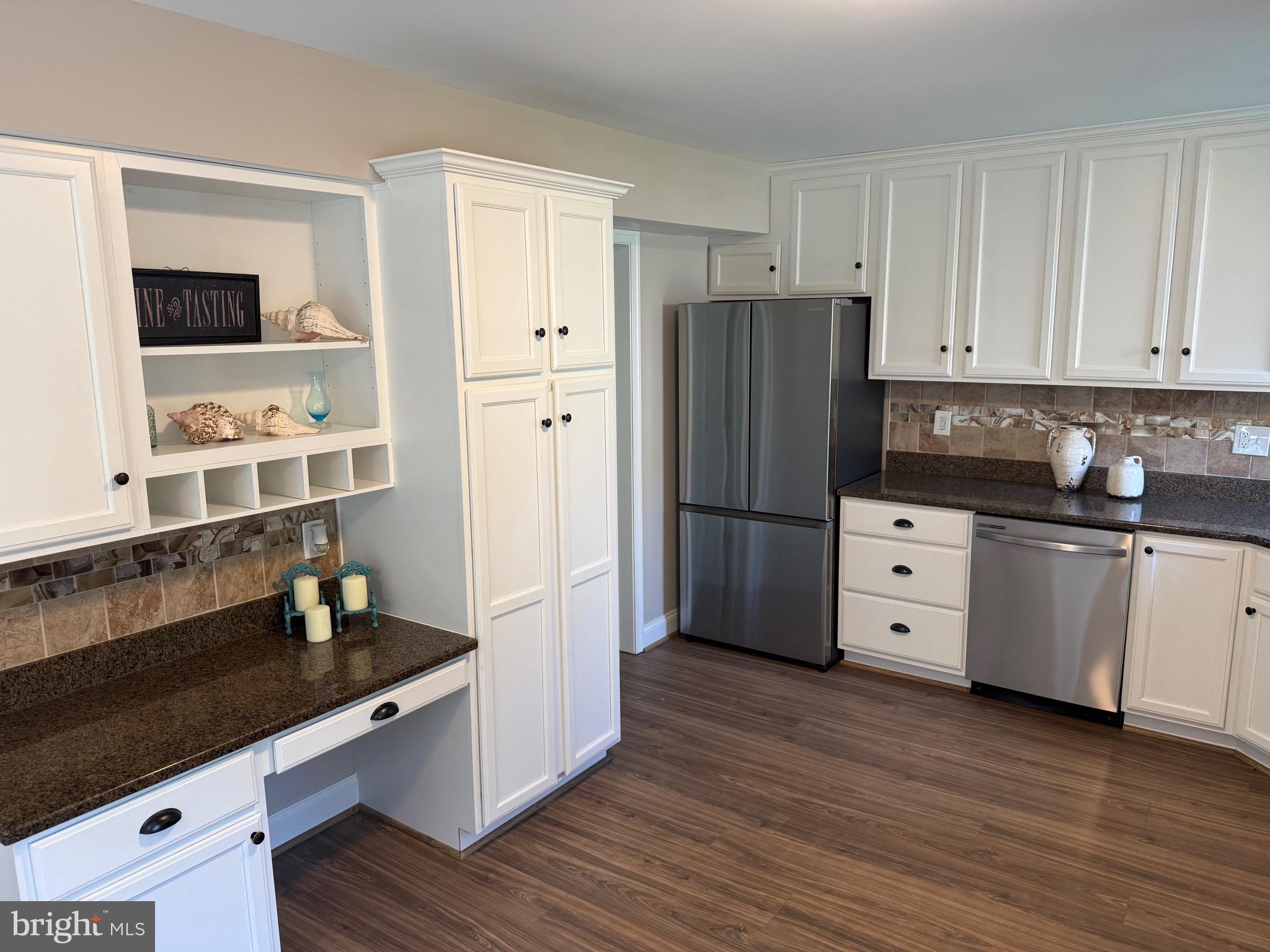 WRANGLE HILL ESTATES - Residential